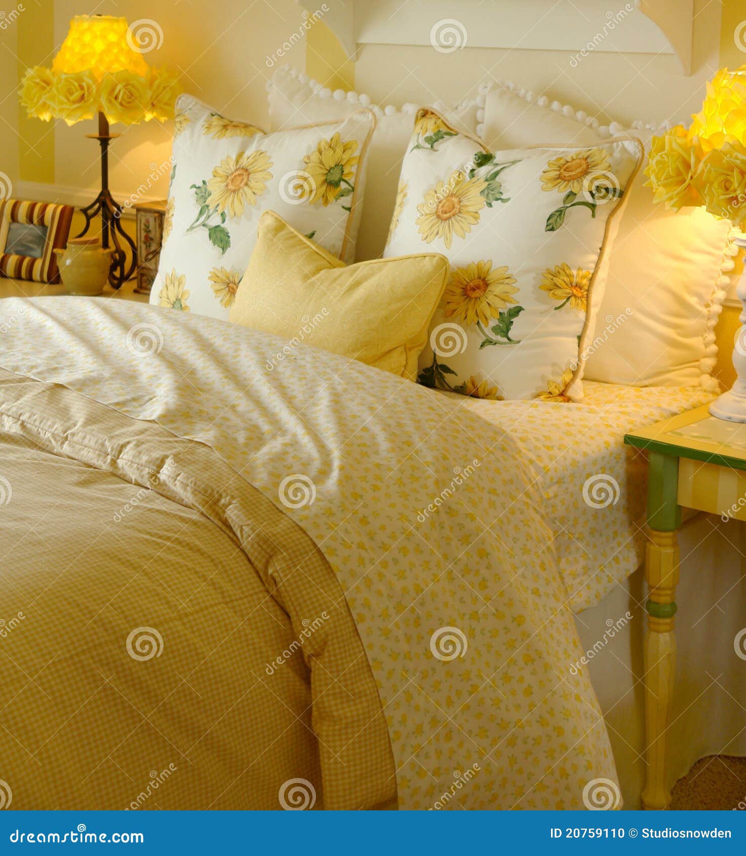 Yellow daisy bedroom stock photo. Image of blanket, sheet 20759110