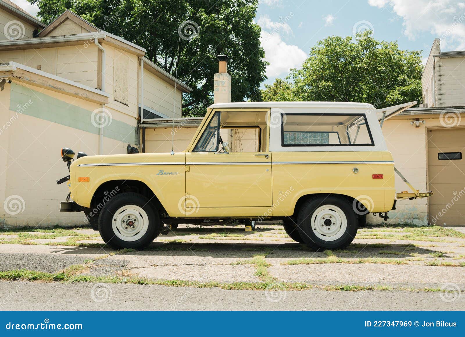 A Yellow Ford Bronco, in Mount Union, Pennsylvania Editorial Stock