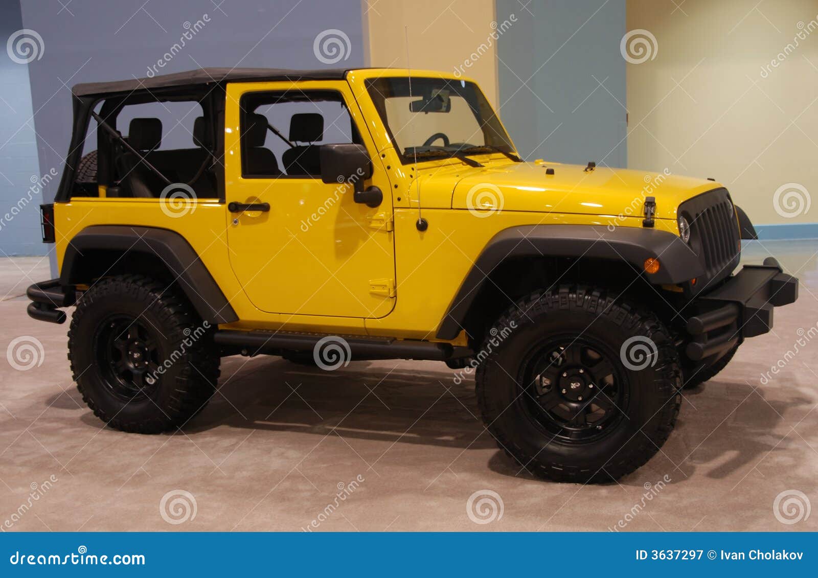 2,492 Yellow Jeep Stock Photos - Free & Royalty-Free Stock Photos from  Dreamstime