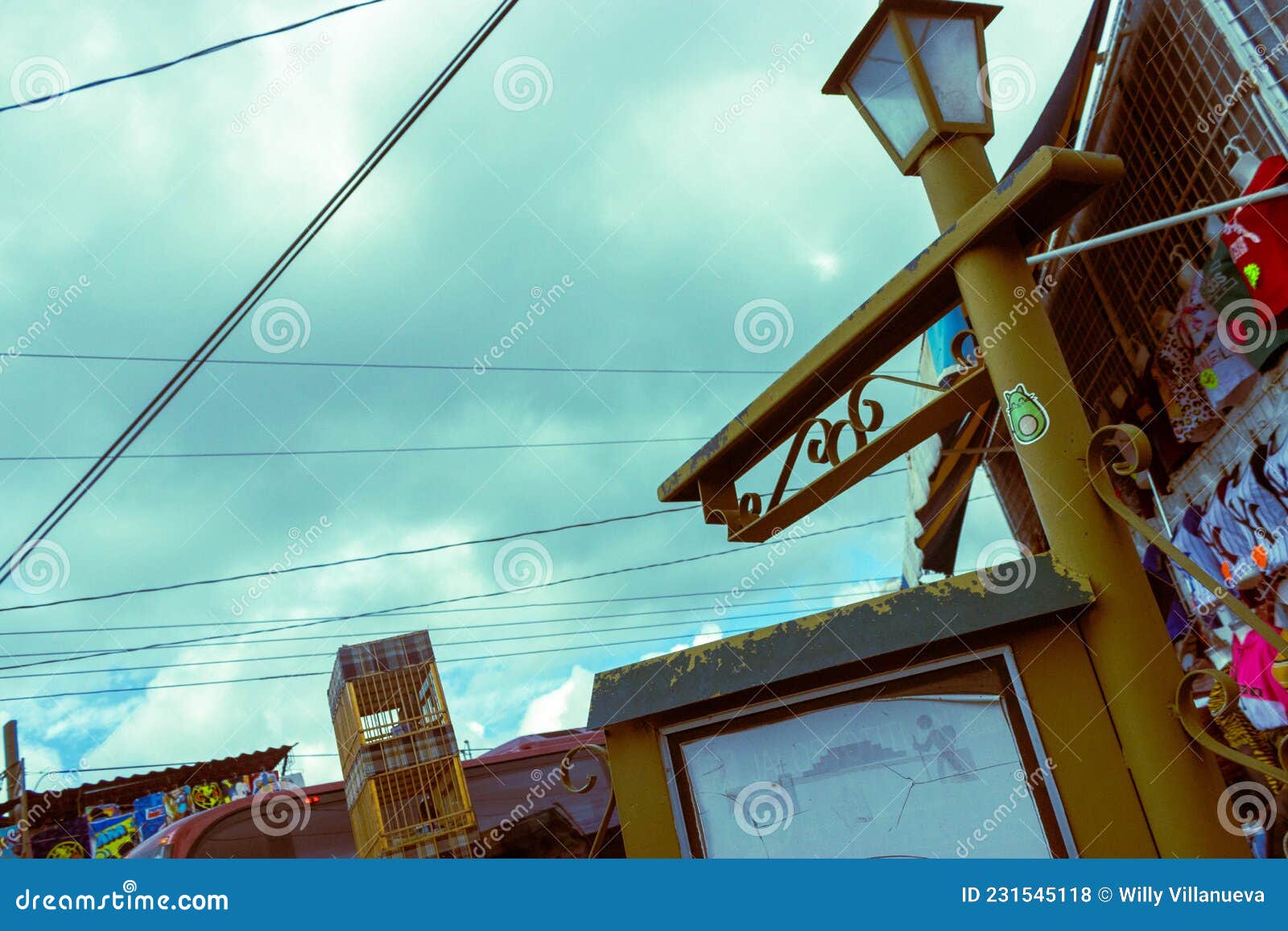 esquina amarilla en santo toribio