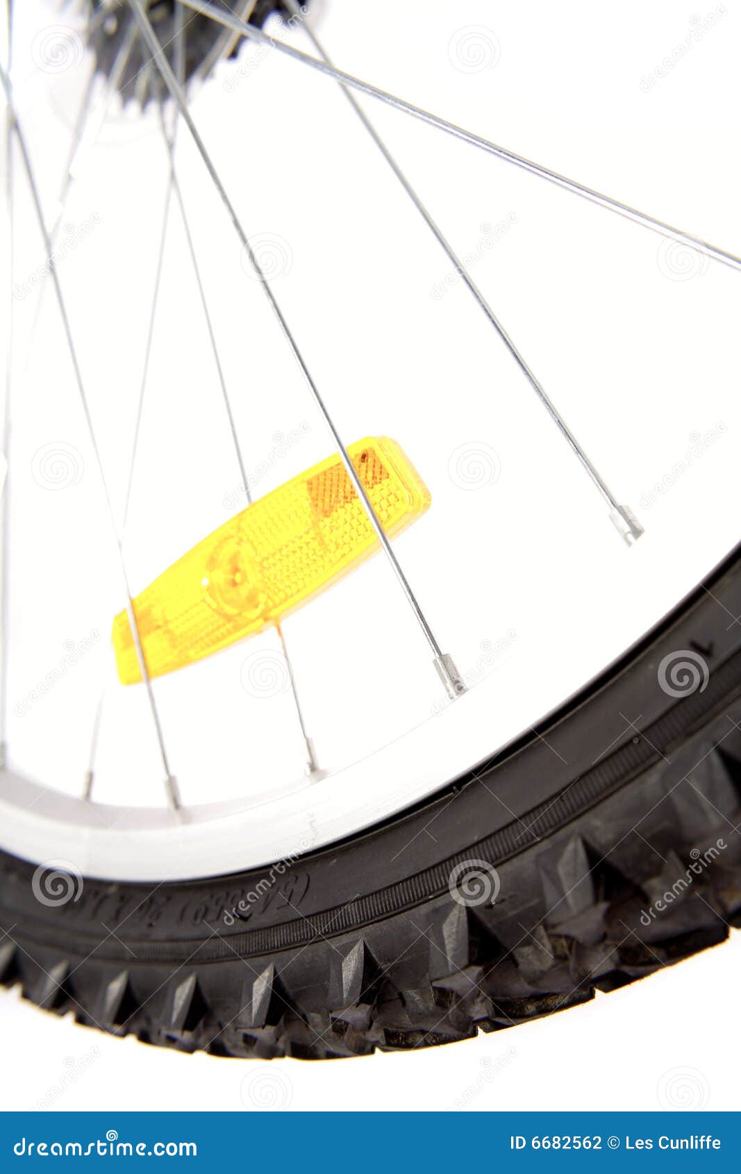 yellow reflector on bike wheel