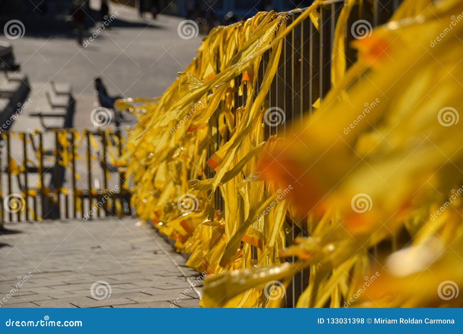 yellow ribbon in escala
