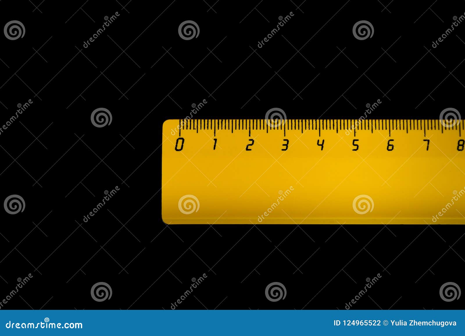 middelen Verpletteren Zwembad Yellow Ruler on a Black Background 8 Centimeters Stock Photo - Image of  office, marking: 124965522