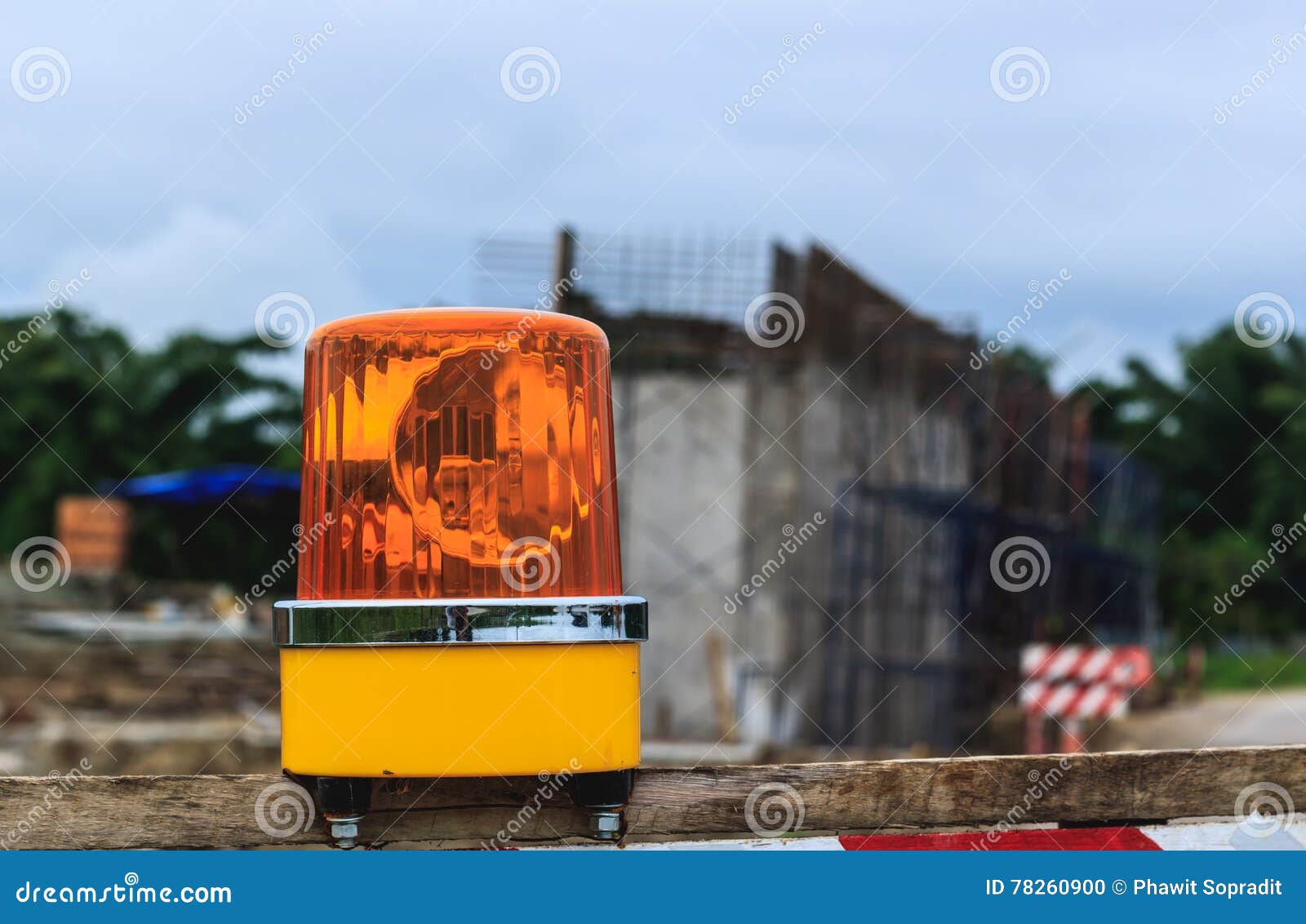 Yellow Siren Light On Industrial Equip. Stock Photography