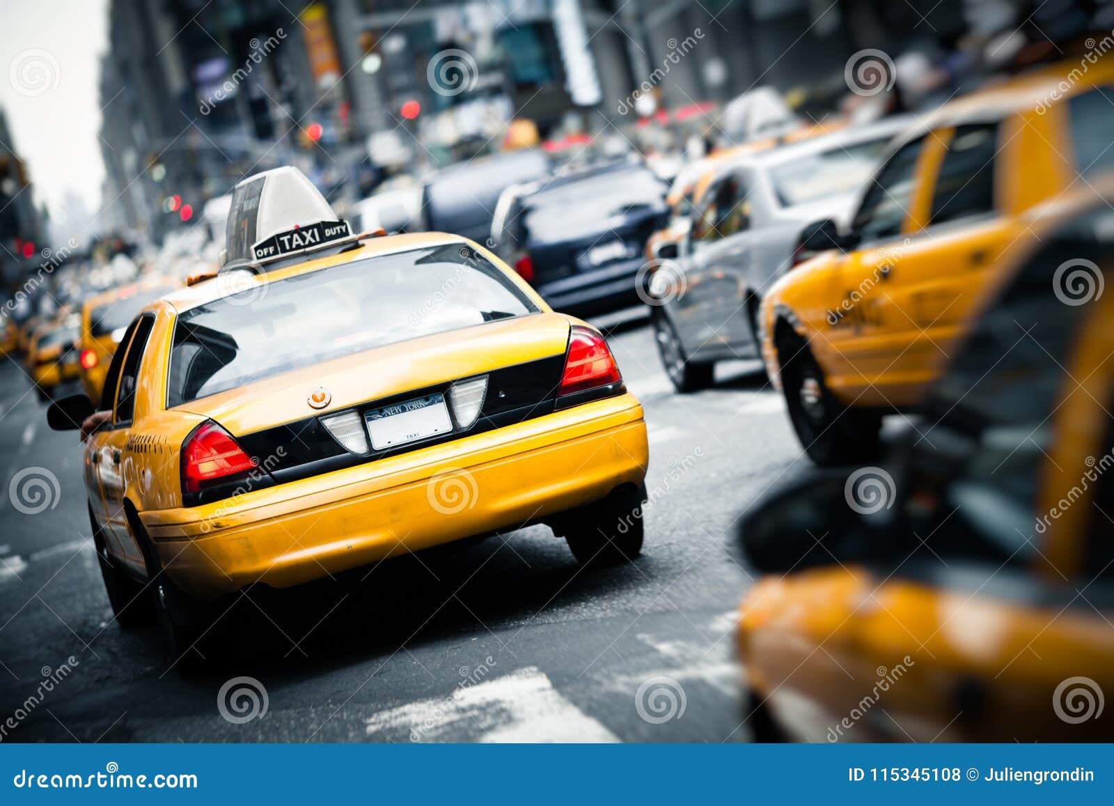 yellow taxi in new york city