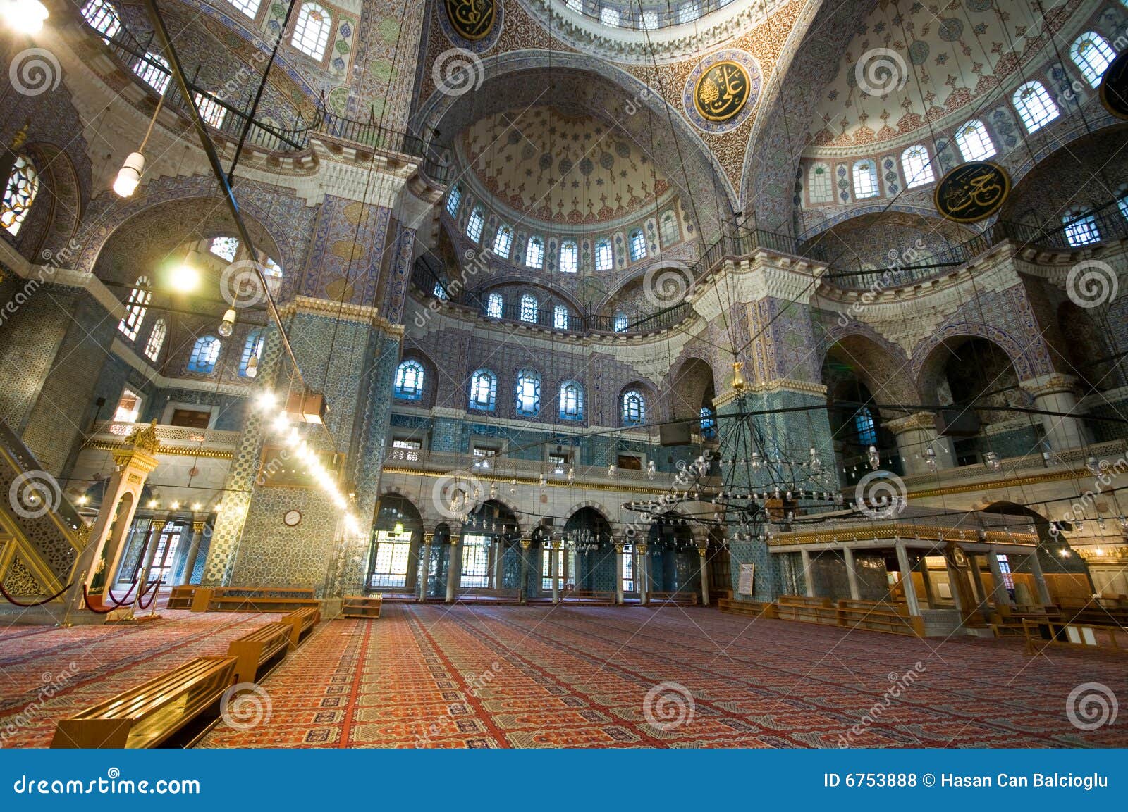 Yeni Cami (mesquita Nova) Em Istambul, Turquia Foto de Stock - Imagem de  tapete, istambul: 6753888