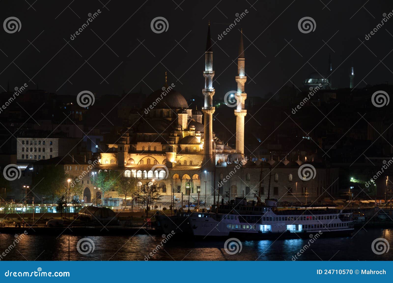 the yeni camii - the new mosque , istanbul, turkey