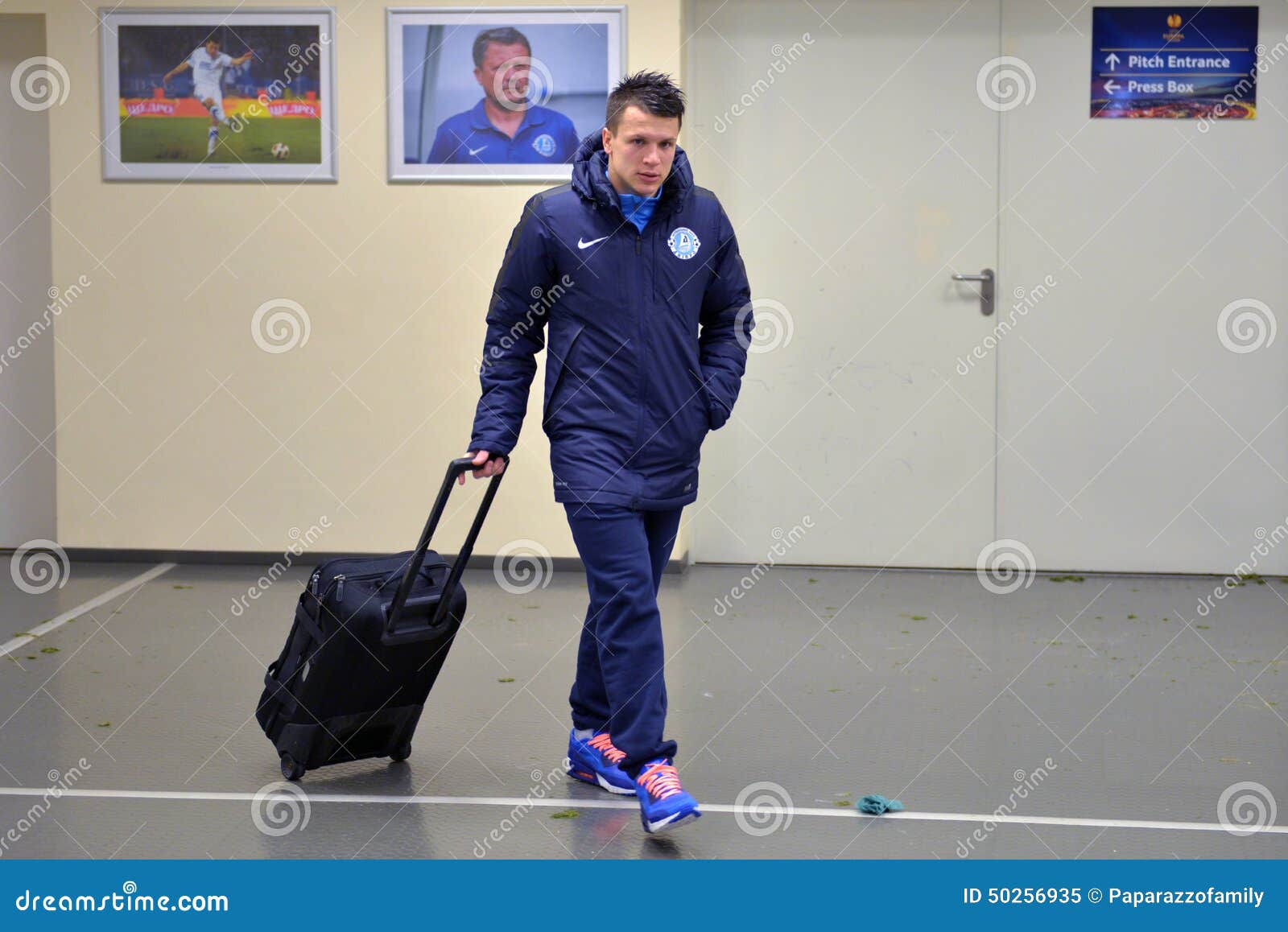 Yevgen Konoplyanka går hem. Match mellan FC Dnipro (den Dnipropetrovsk staden) och FC Metalurg (den Donetsk staden) på stadionDnipro-arenan, Ukraina, 01 December 2014 Ukrainsk premier league Matchday 14