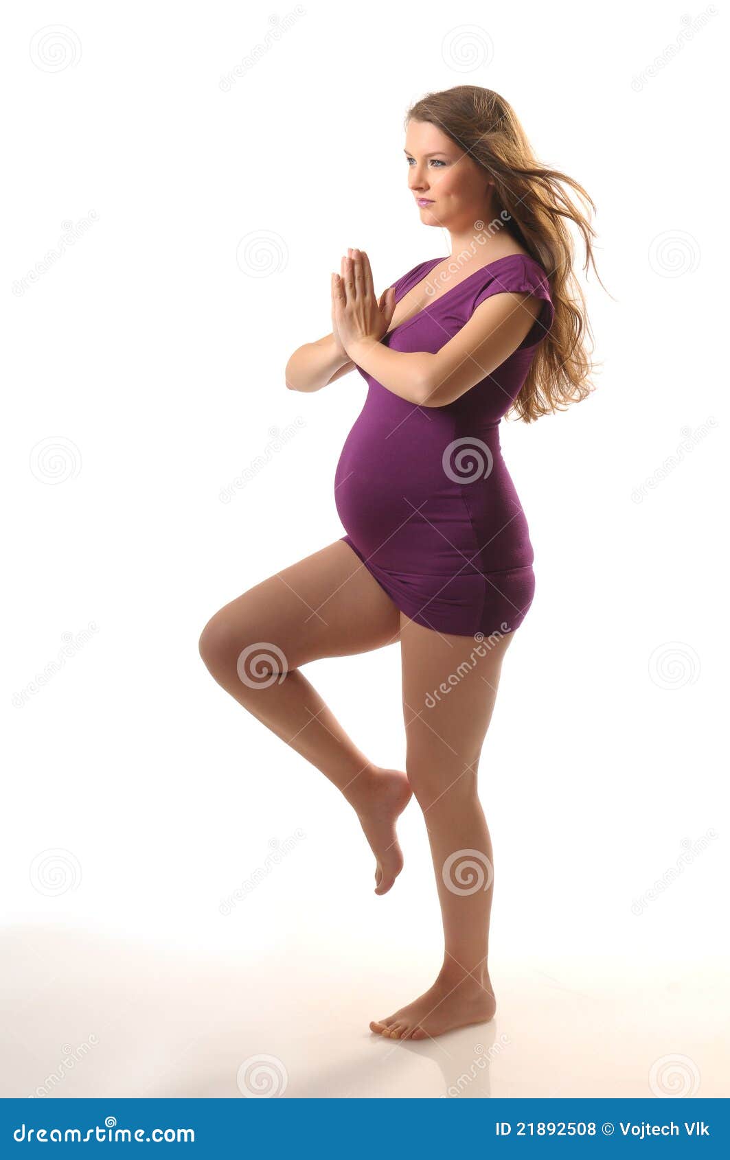 Yoga pendant la grossesse photo stock. Image du mignon 21892508