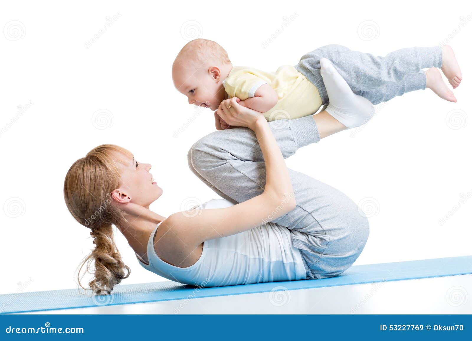 Yoga Pour La Femme Et Le Bebe Mere Avec Le Garcon D Enfant Image Stock Image Du Nourrisson Mignon Yoga Pour La Femme Et Le Bebe Mere Avec Le Garcon D Enfant Image Stock Image Du Nourrisson Mignon