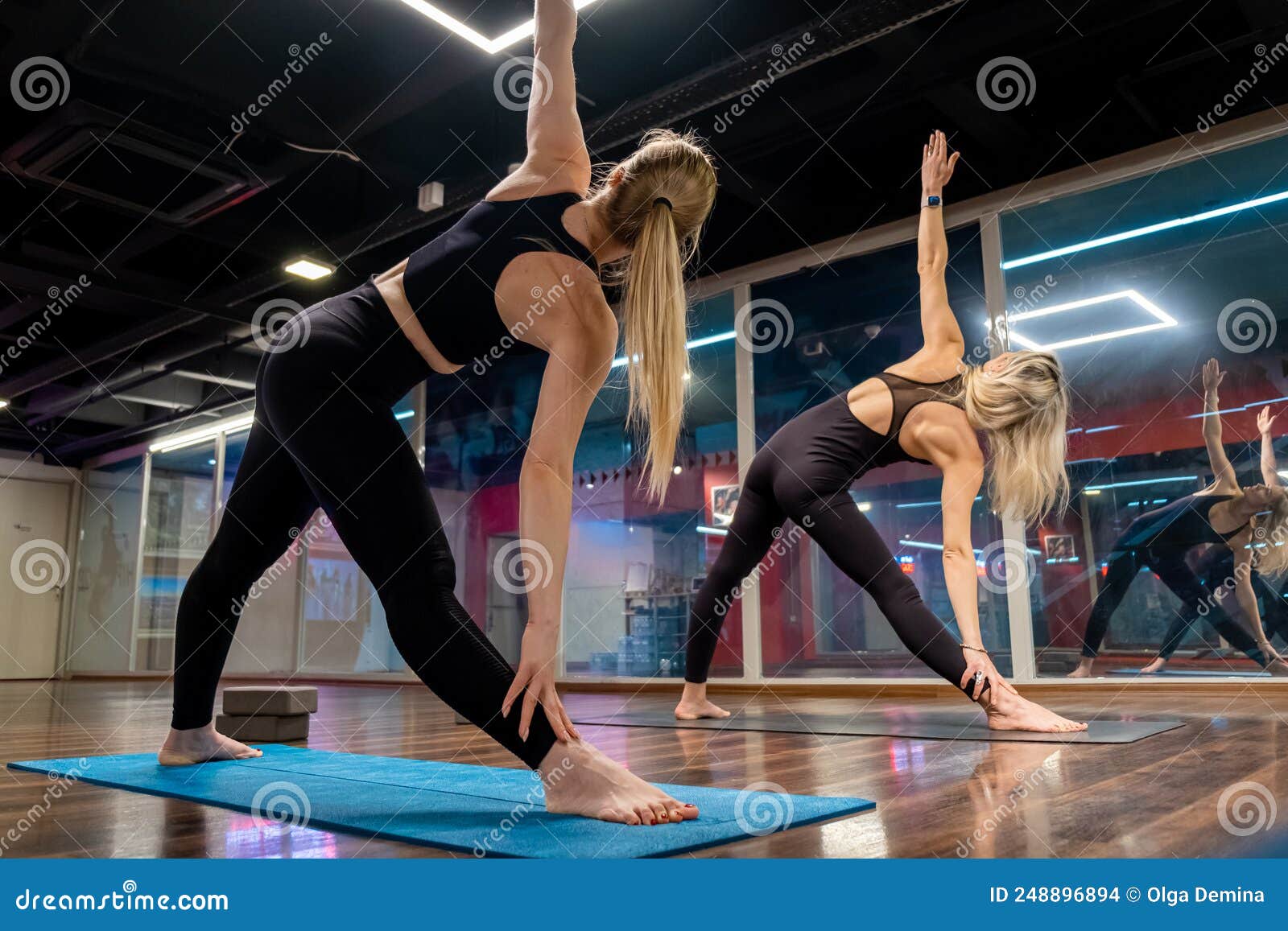 Yoga Teacher Student Group Lesson Practicing Yoga Teaching Moves