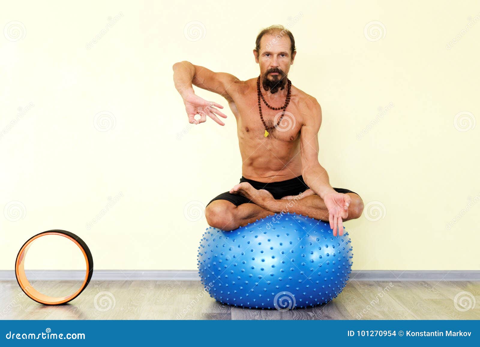 Premium Photo | Woman doing exercises with fitball in fitness gym class.  engaging core abdominal muscles. image concept of healthy lifestyle for  women.