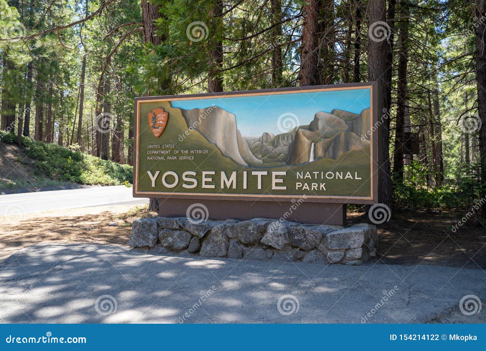 Sign for Yosemite National Park Welcomes Park Visitors To the Park