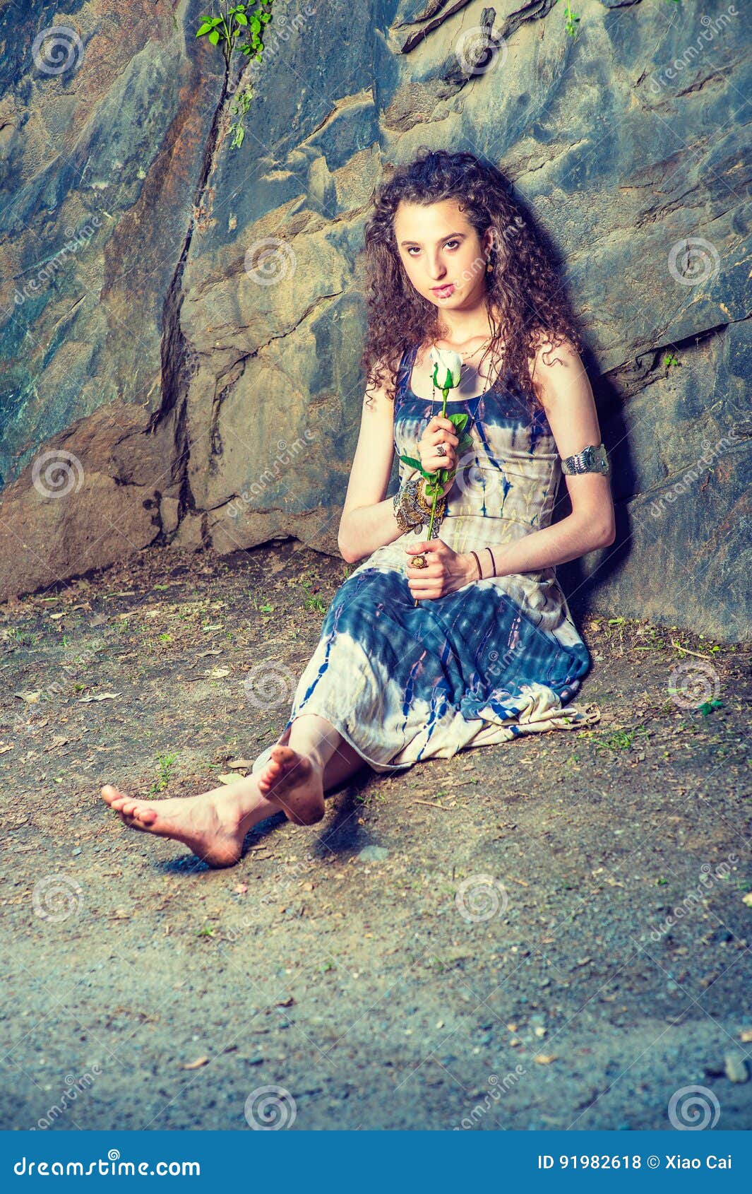https://thumbs.dreamstime.com/z/young-american-woman-missing-you-white-rose-new-york-waiting-teenage-girl-curly-long-hair-wearing-patterned-long-dress-91982618.jpg