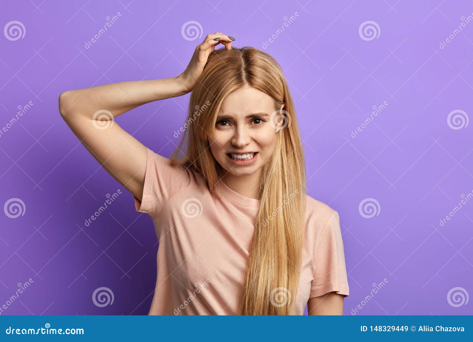 Young Angry Frustarted Woman Scratching Head With Hand Stock Image Image Of Blonde Beauty