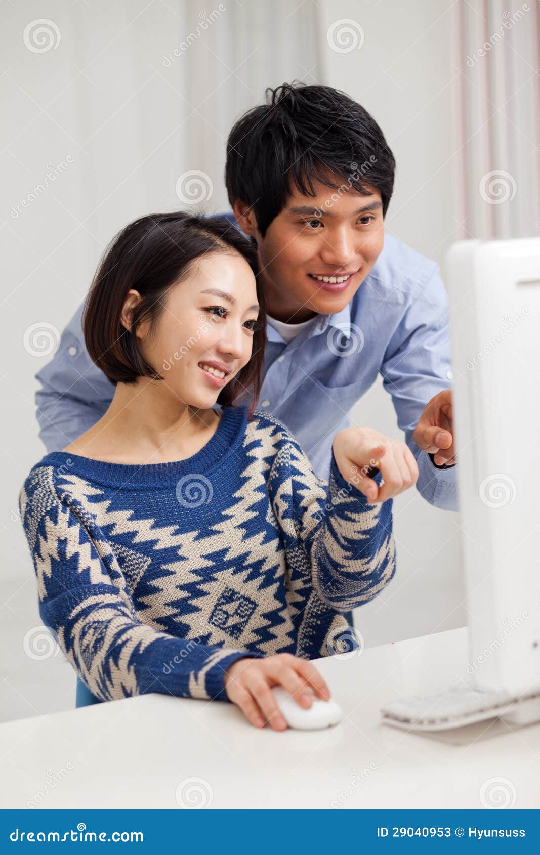 https://thumbs.dreamstime.com/z/young-asian-couple-using-pc-29040953.jpg