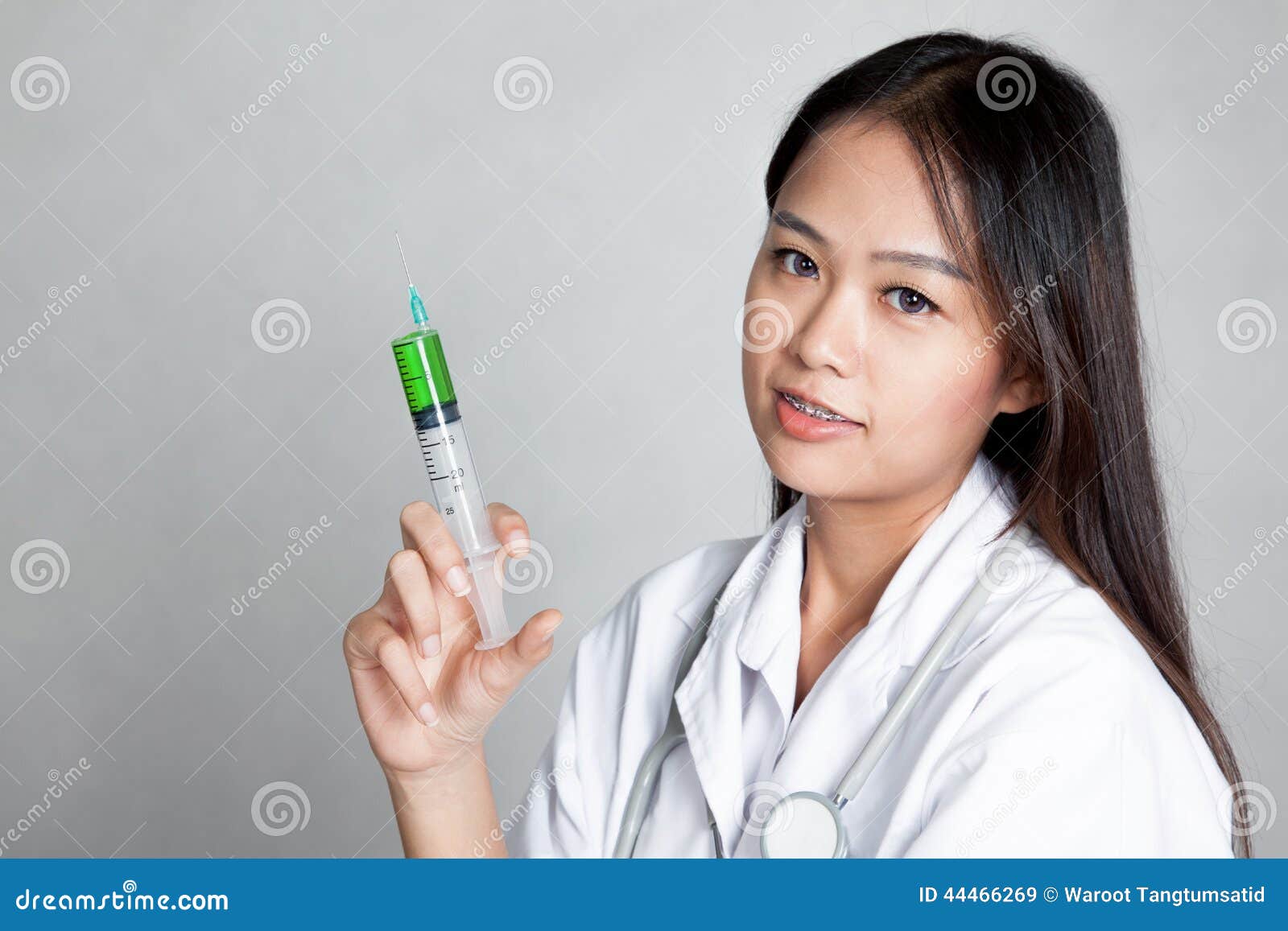 Young Asian Female Doctor With Syringe Stock Image Image Of Beauti
