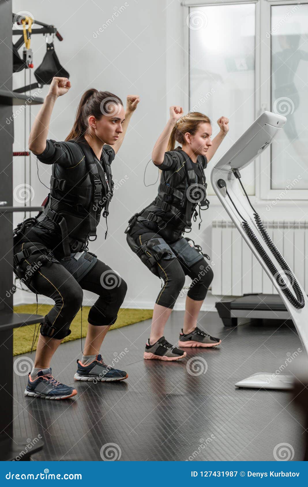 Overtollig Actief Onafhankelijkheid EMS Training in Fitnessclub Stock Image - Image of modern, cable: 127431987