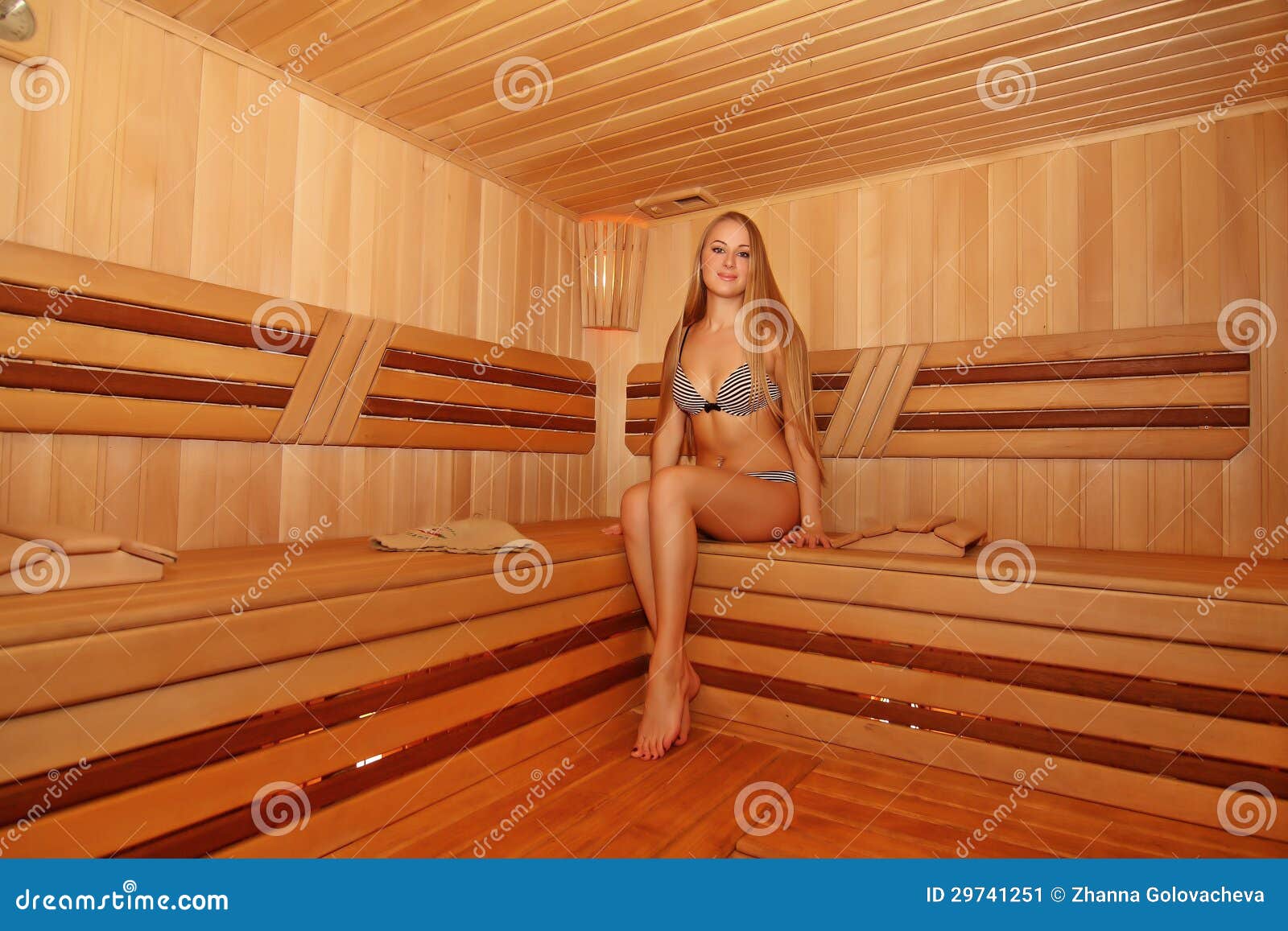 In sauna blonde Heidi Klum