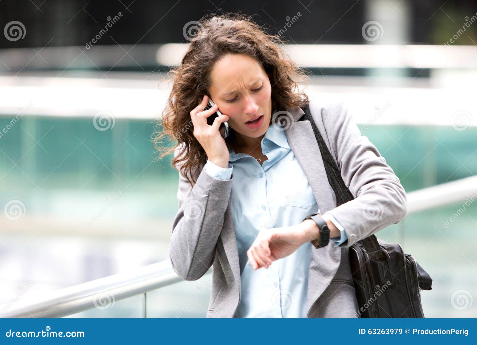 young attractive woman being late to a rendez-vous