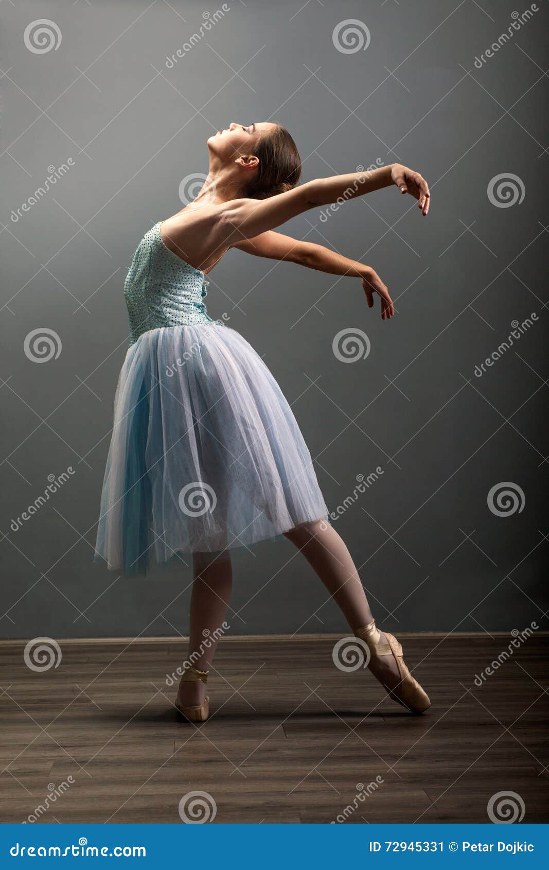 57,700+ Ballerina In Ballet Pose Classical Dance Stock Photos, Pictures &  Royalty-Free Images - iStock