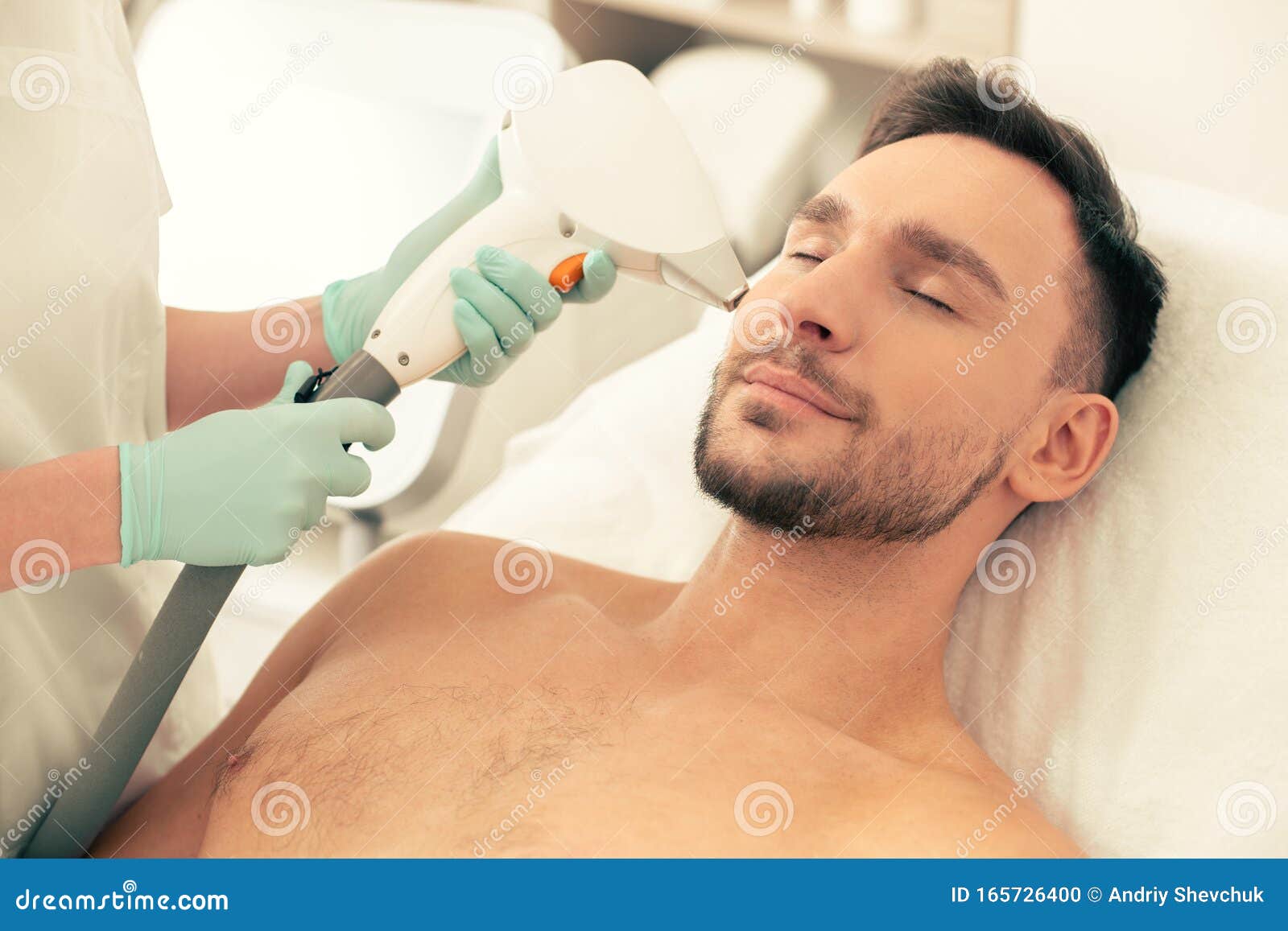 Woman On Facial Hair Removal Threading Procedure Stock Photo - Download  Image Now - Threading, Eyebrow, Human Face - iStock