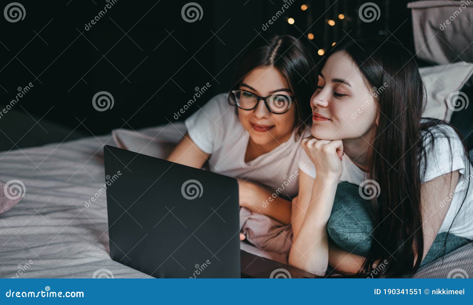 Young Beautiful Caucasian Women`s Lesbian Couple Lover Using Laptop Computer Stock Image 