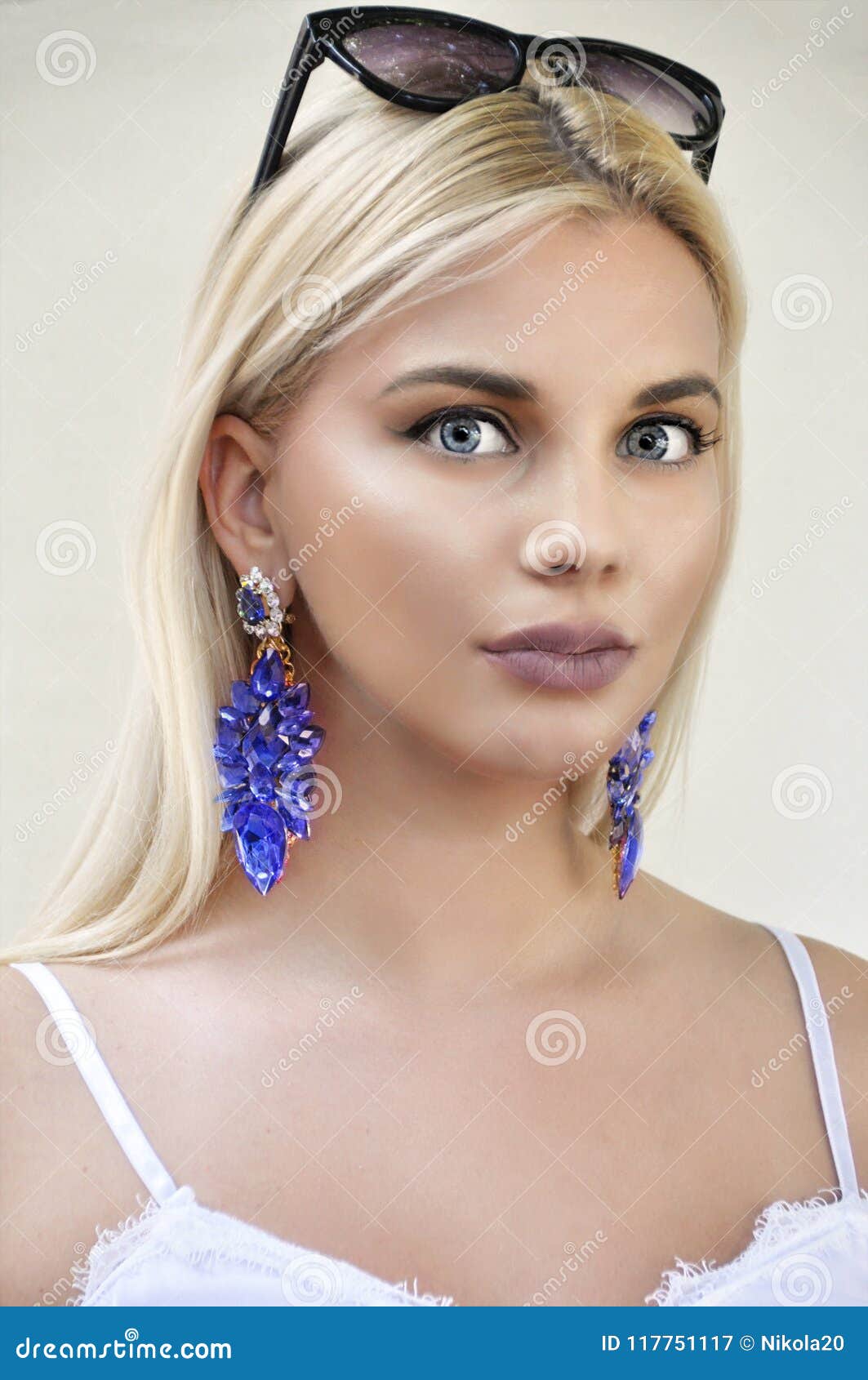 Fashion Blue Big Gem Rhinestone Long Frtassel Earrings Ladies Wedding Ball  Super Flash Crystal Pendant Stud Jewelry Wholesale