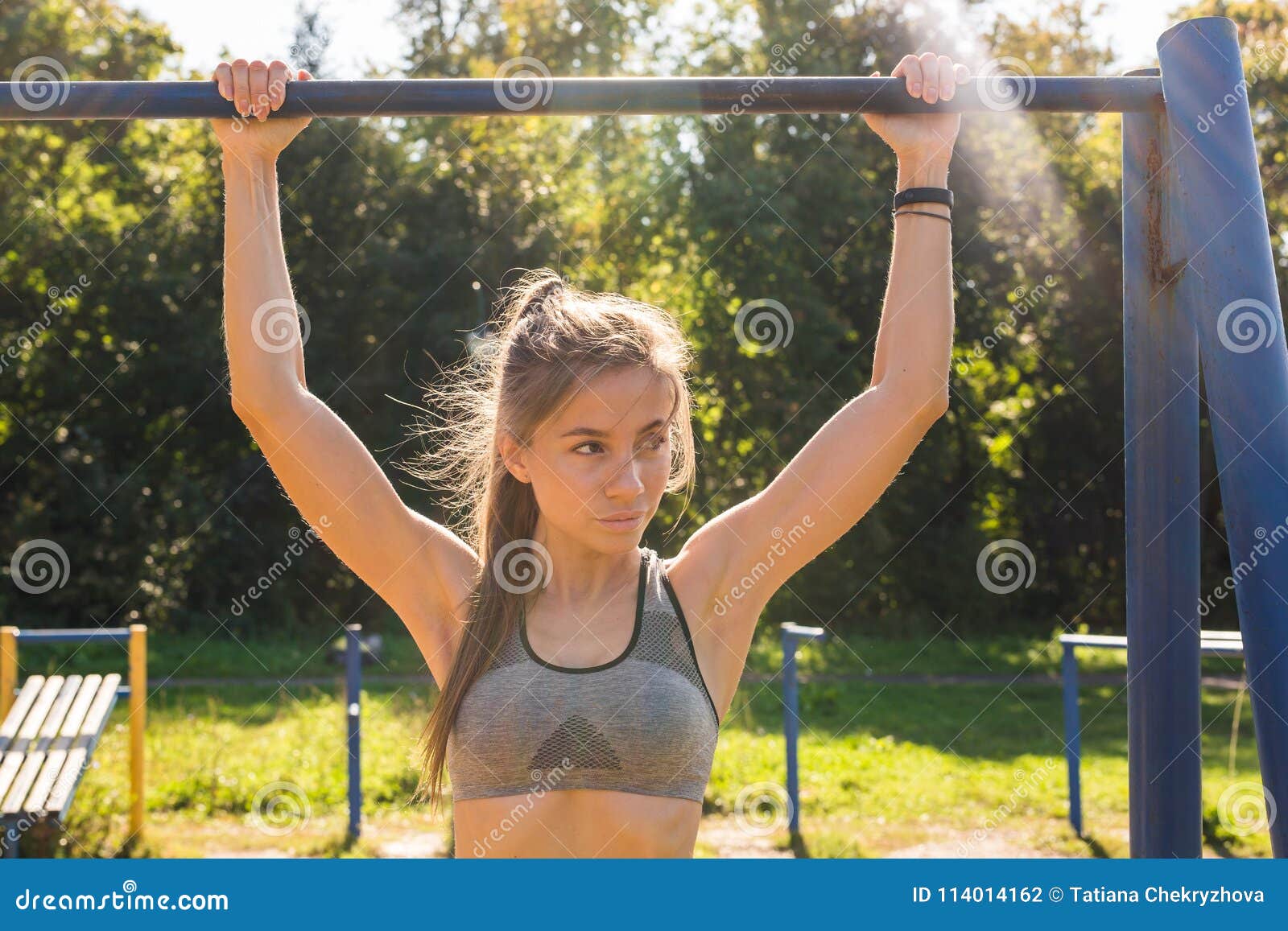 185 Girl Doing Pullups Stock Photos - Free & Royalty-Free Stock Photos from  Dreamstime