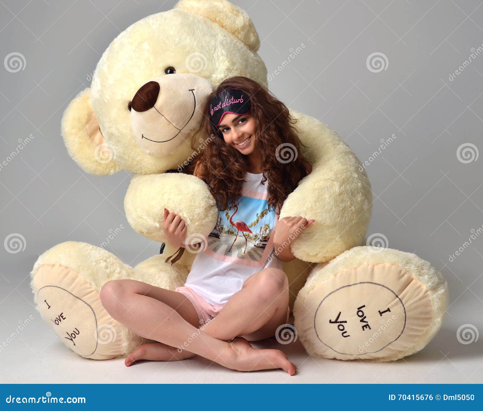 girl hugging a big teddy bear