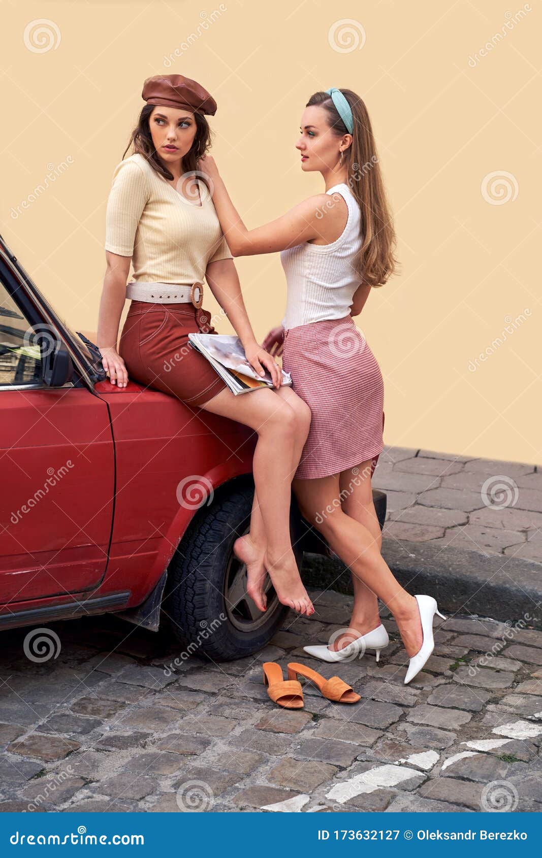 https://thumbs.dreamstime.com/z/young-beautiful-girls-dressed-retro-vintage-style-enjoying-old-european-city-lifestyle-young-beautiful-girls-dressed-173632127.jpg