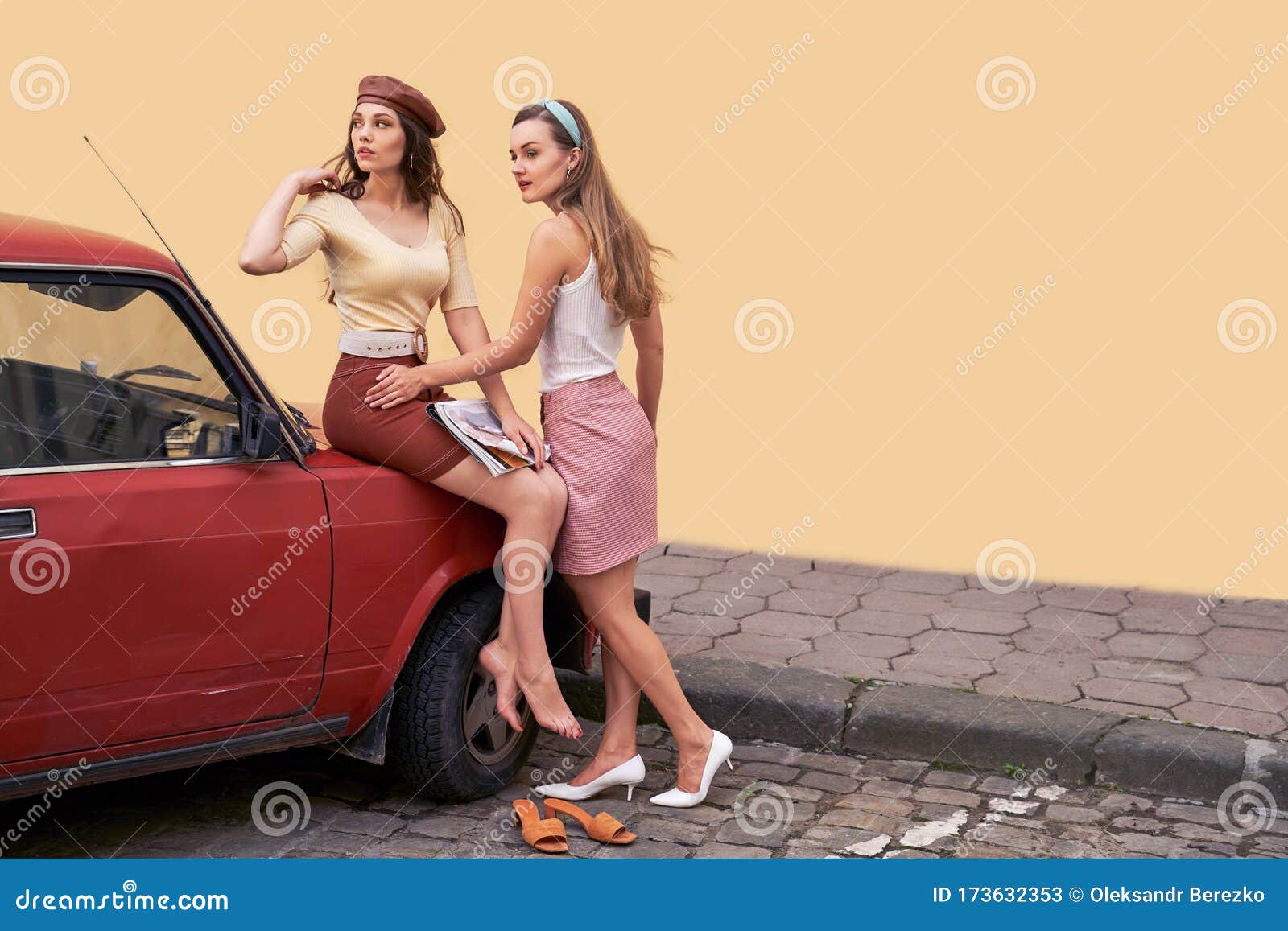 https://thumbs.dreamstime.com/z/young-beautiful-girls-dressed-retro-vintage-style-enjoying-old-european-city-summertime-lifestyle-young-beautiful-girls-173632353.jpg