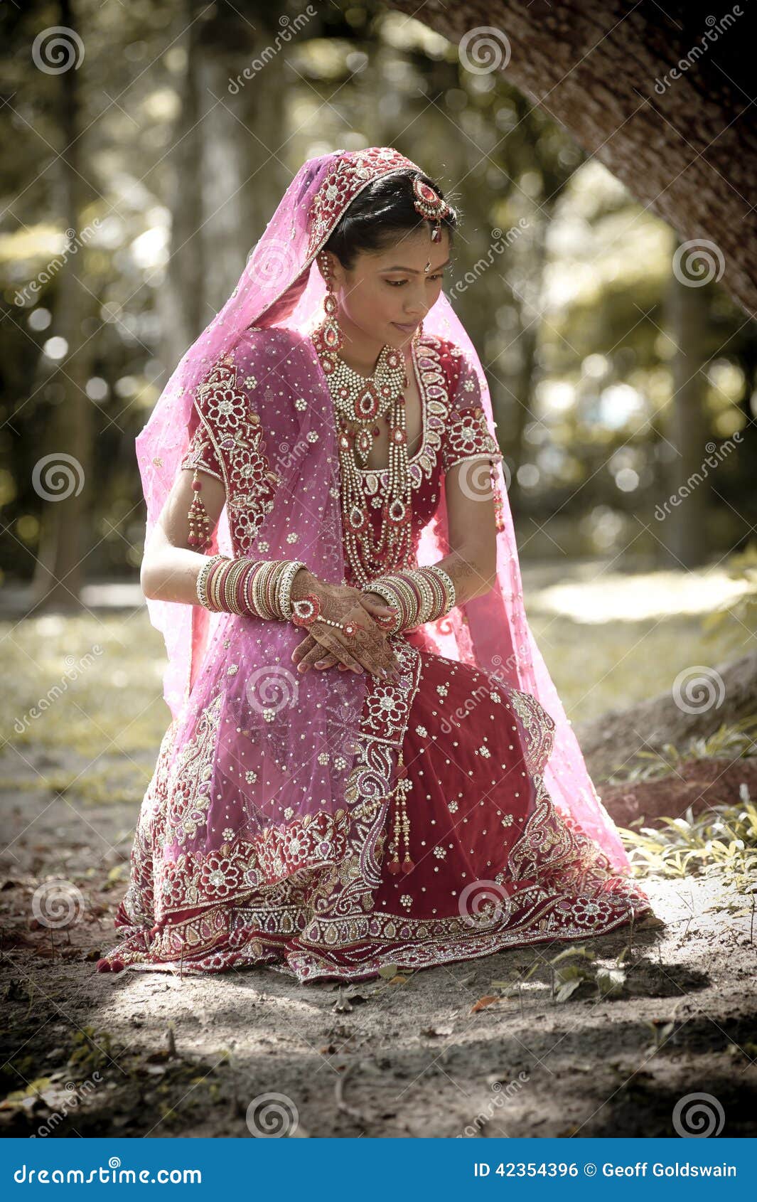 Indian Bridal Wear, Asian Wedding Dresses, Evening Gowns & Bridal Lenghas  London, UK