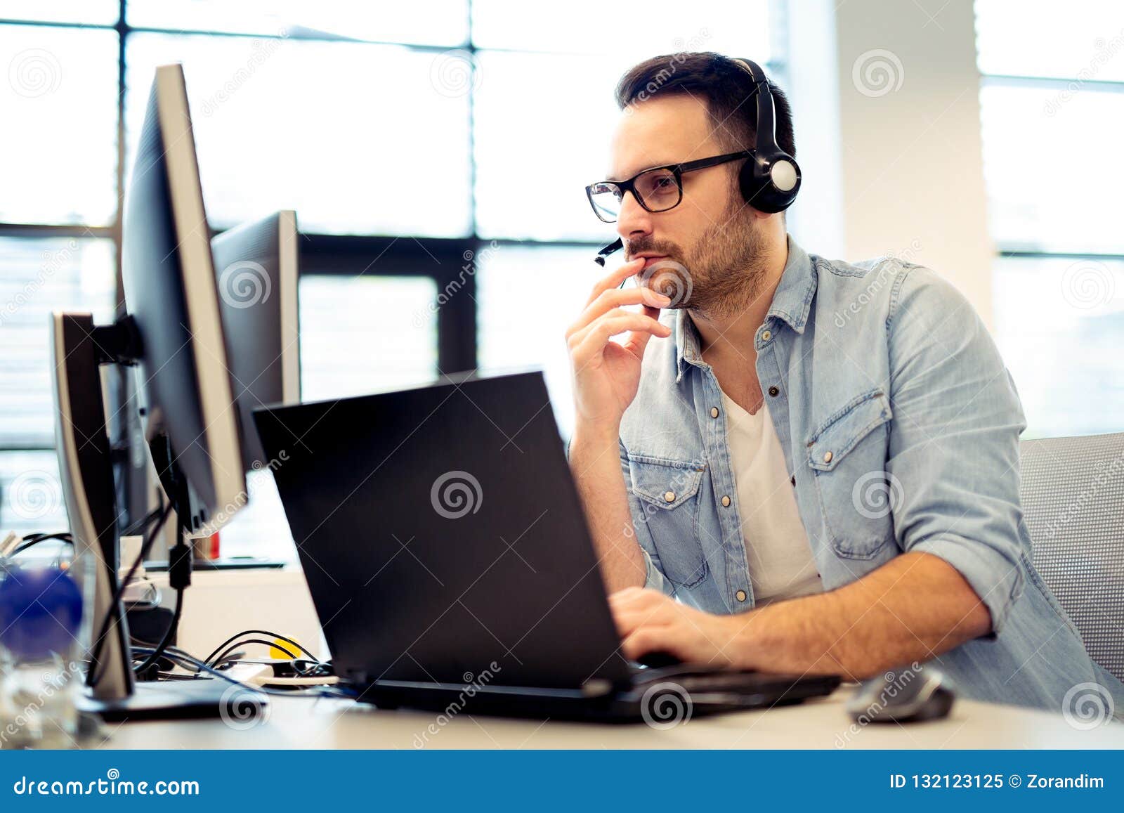 50,504 Computer Operator Stock Photos - Free & Royalty-Free Stock Photos  from Dreamstime
