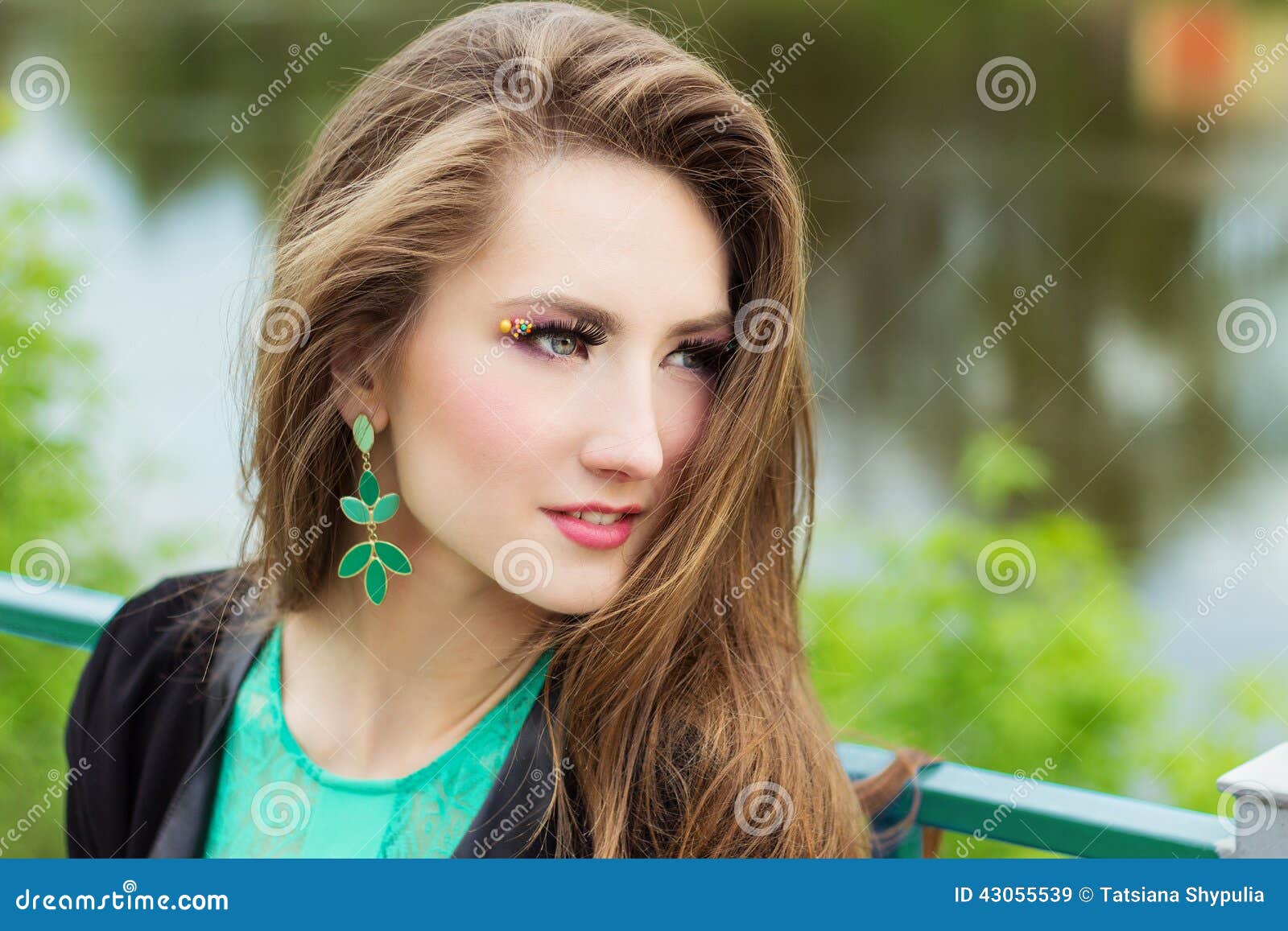 Pin by aysanmis on Makeup Lewks | Prom eye makeup, Green dress makeup,  Glamour makeup