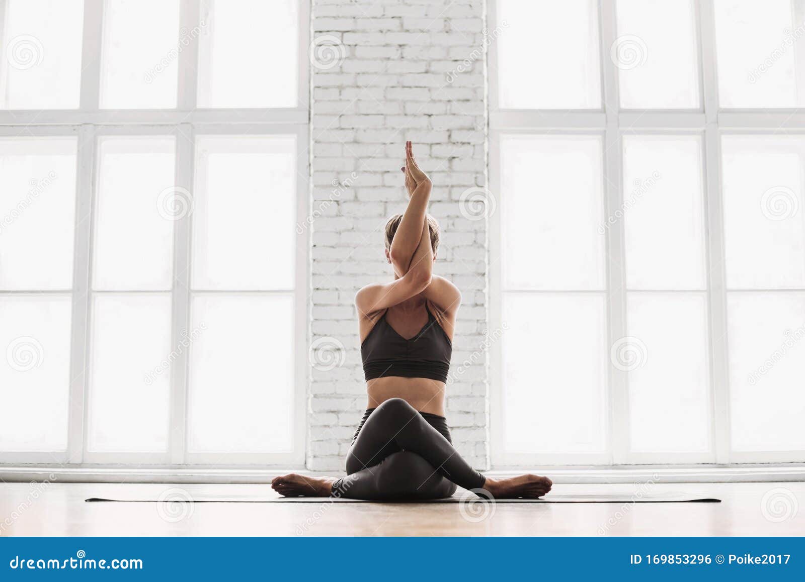 60,900+ Woman Yoga Class Stock Photos, Pictures & Royalty-Free