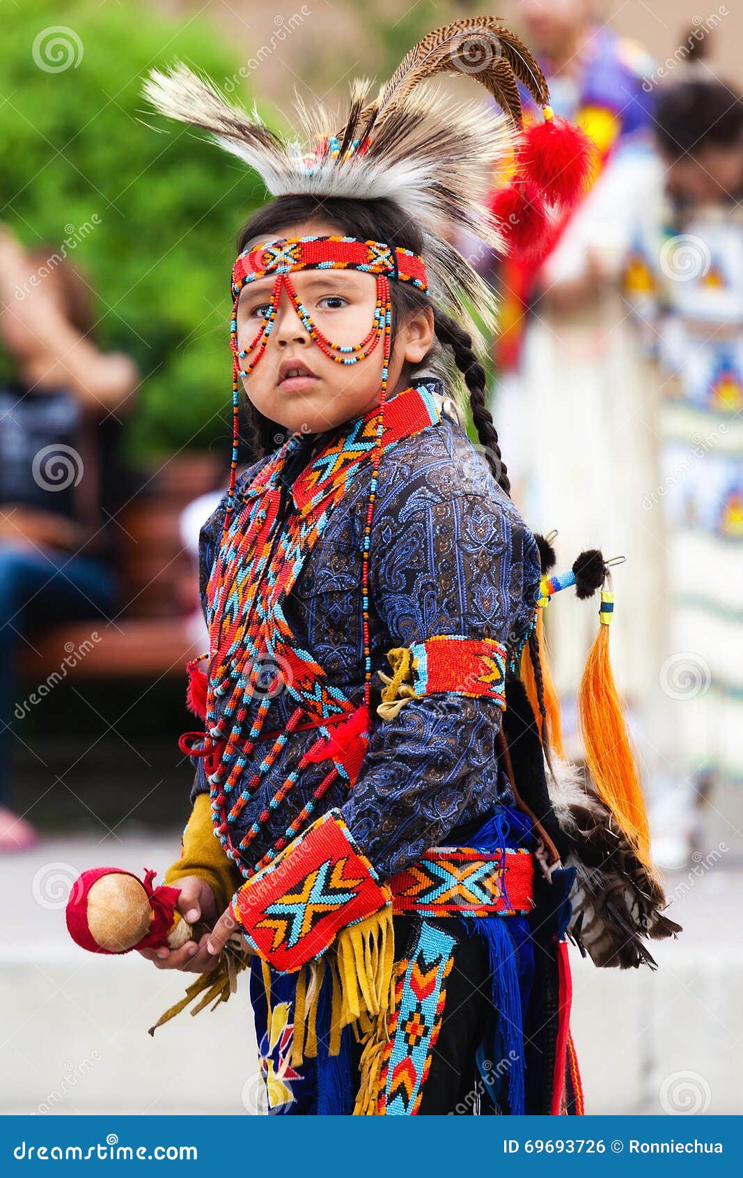 Young Blackfoot Indian Dancer Editorial Photo - Image of indians, child ...