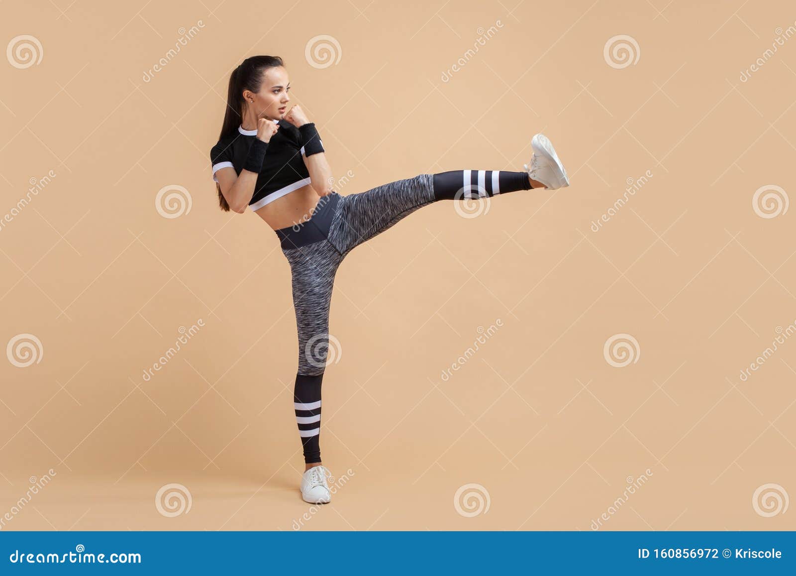 Self Defense Femme Photos and Premium High Res Pictures - Getty Images