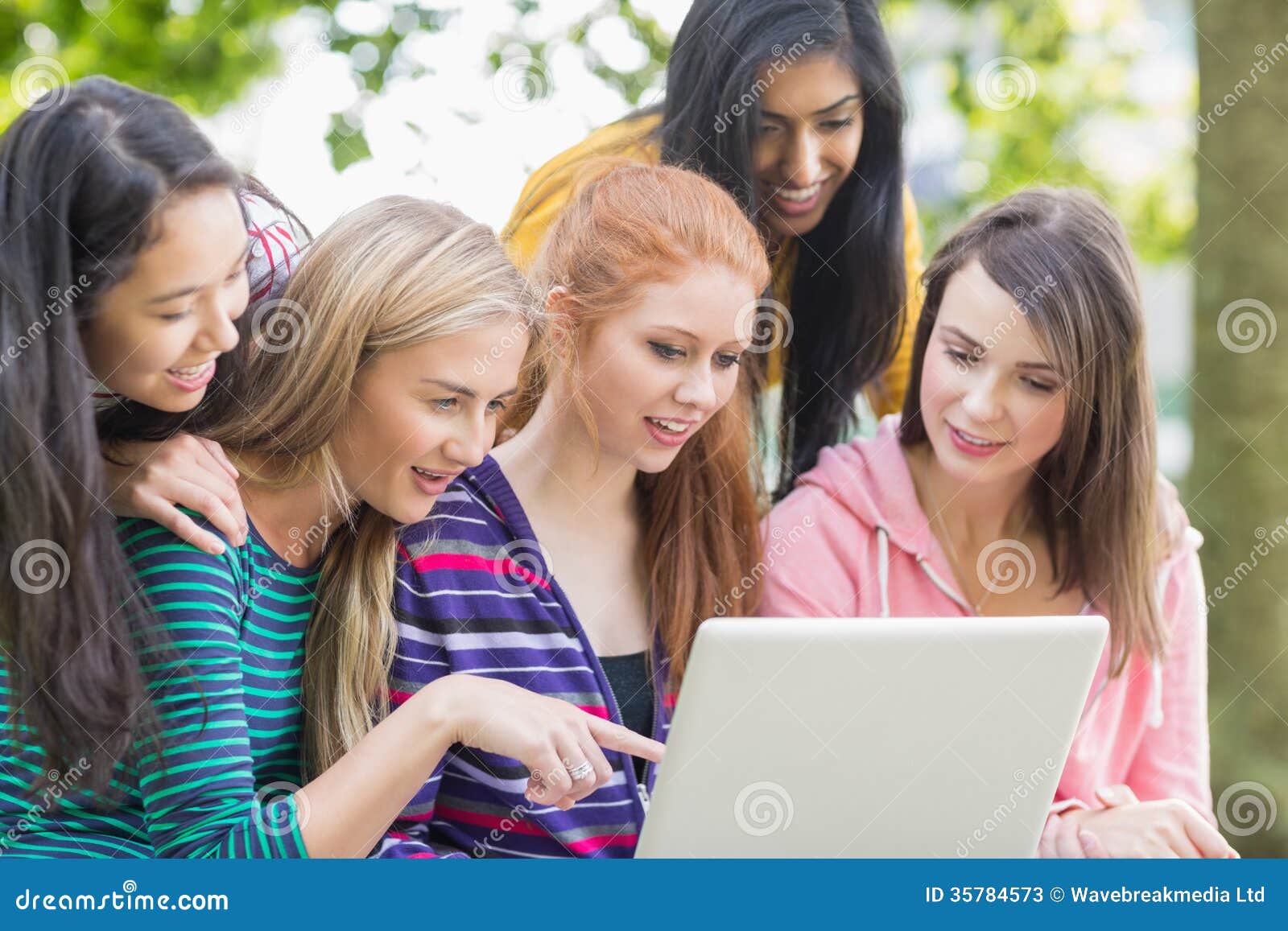 Sarkari Niyukti http://www.cochinshipyard.com Sarkari Niyukti - Government Jobs in India - सरकारी नियुक्ति | Image Courtesy - https://thumbs.dreamstime.com/z/young-college-girls-using-laptop-park-group-35784573.jpg