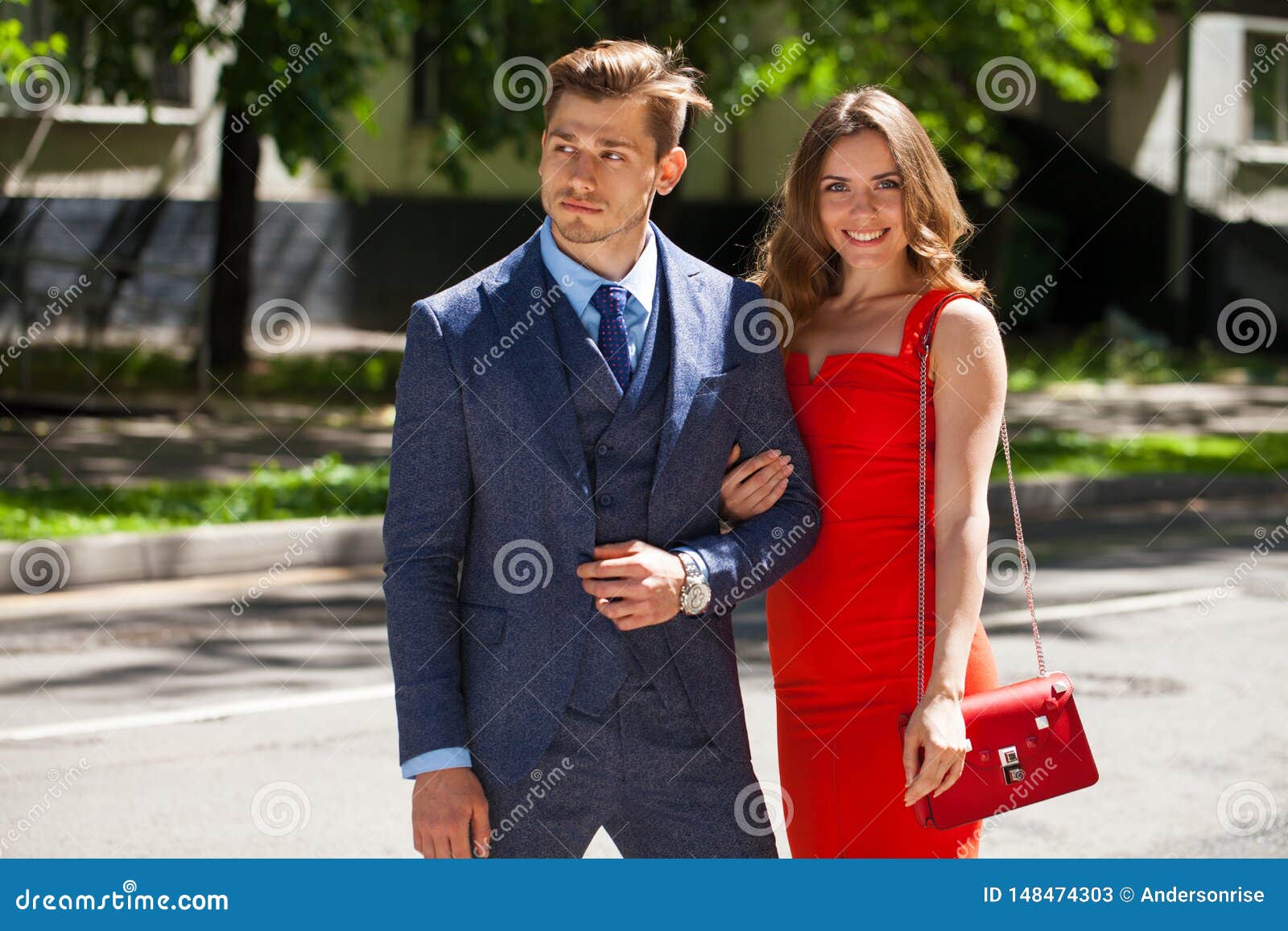 https://thumbs.dreamstime.com/z/young-couple-european-women-men-city-street-lifestyle-togetherness-concept-romance-love-woman-man-148474303.jpg