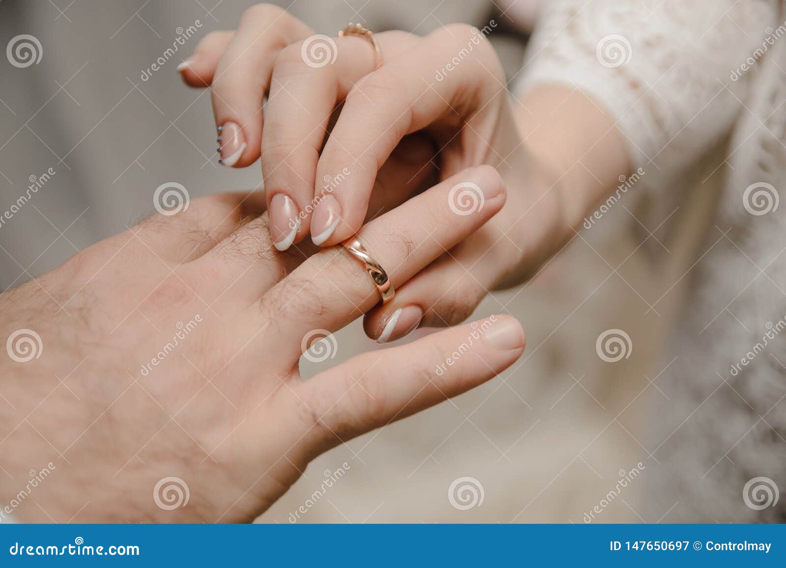 Newlyweds Wedding Day Gleaming Gold Rings Exchange Macro Ceremony Valentine  Photo Background And Picture For Free Download - Pngtree
