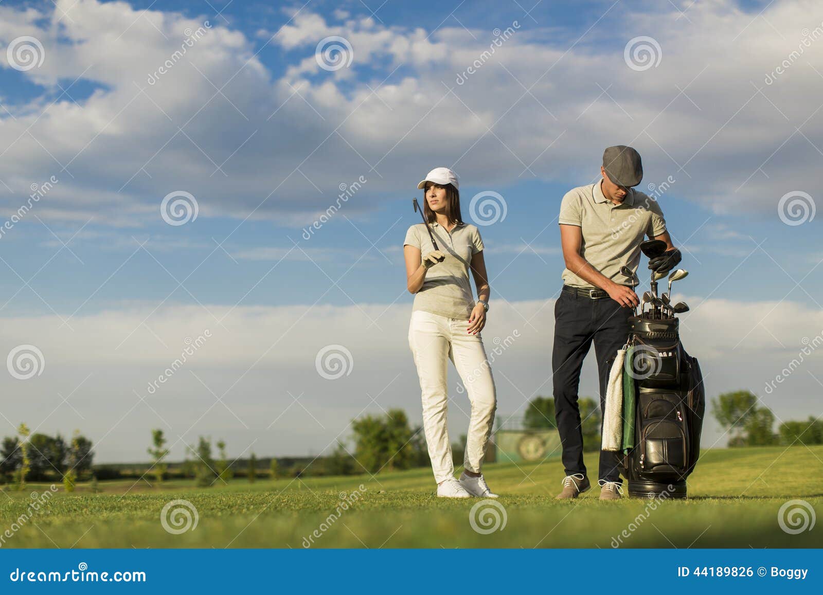 Što biste radili s osobom iznad, prikaži slikom - Page 18 Young-couple-playing-golf-sunny-day-44189826