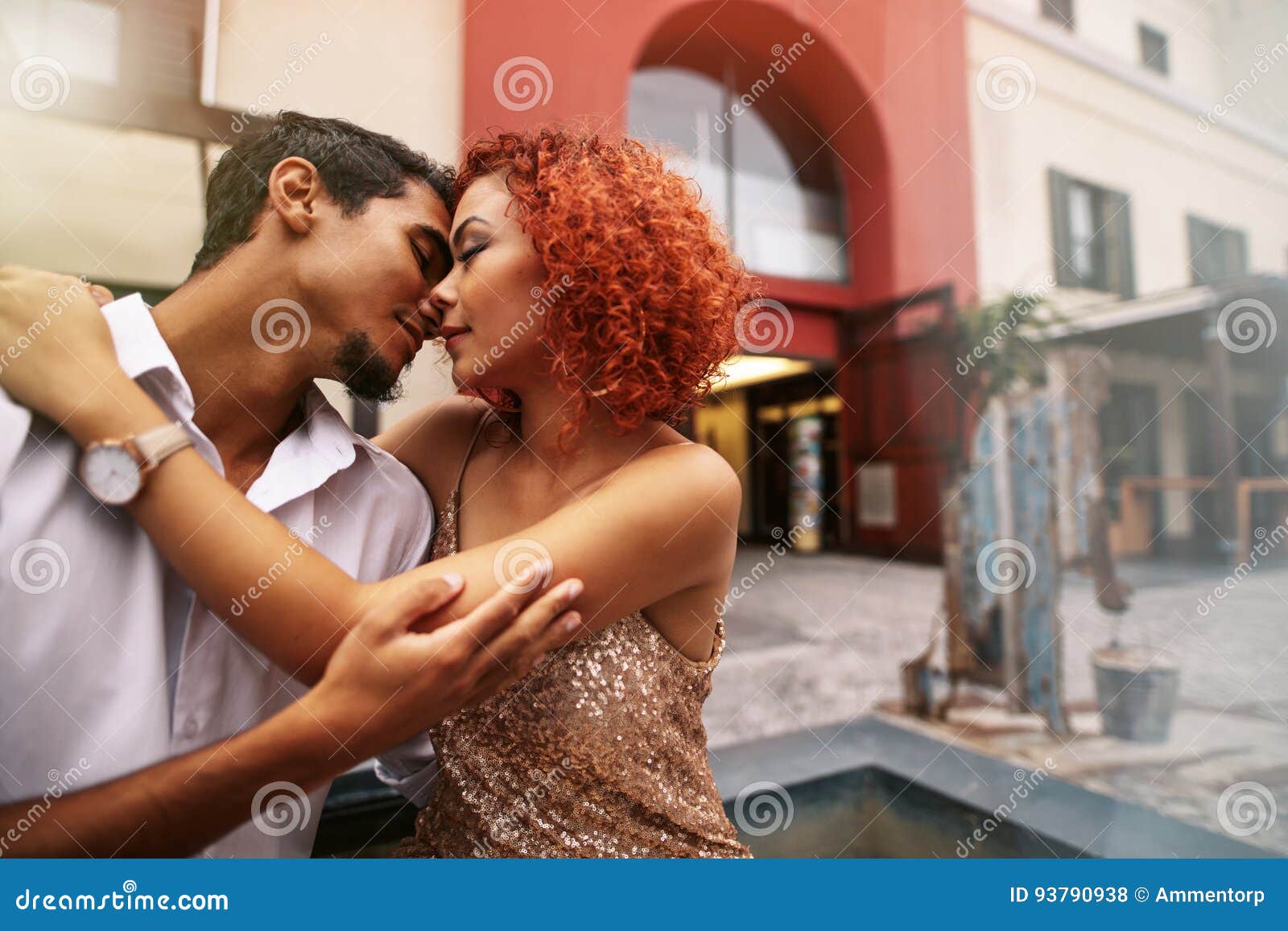 Romantic Pose: Man And Woman Kiss On Black Background, Kiss Backgrounds,  Black Backgrounds, Man Woman Backgrounds Download Free | Banner Background  Image on Lovepik | 361342404