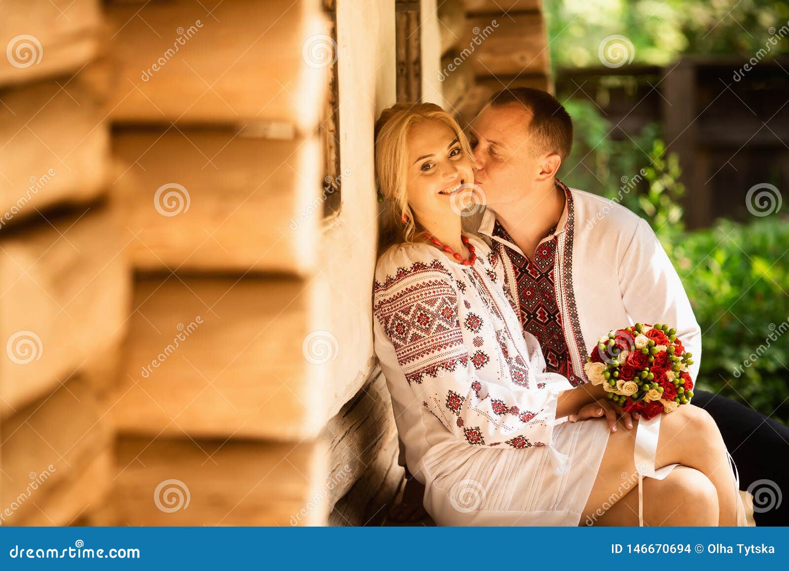 https://thumbs.dreamstime.com/z/young-couple-traditional-ukrainian-clothes-kissed-background-old-ukrainian-architecture-young-couple-traditional-146670694.jpg