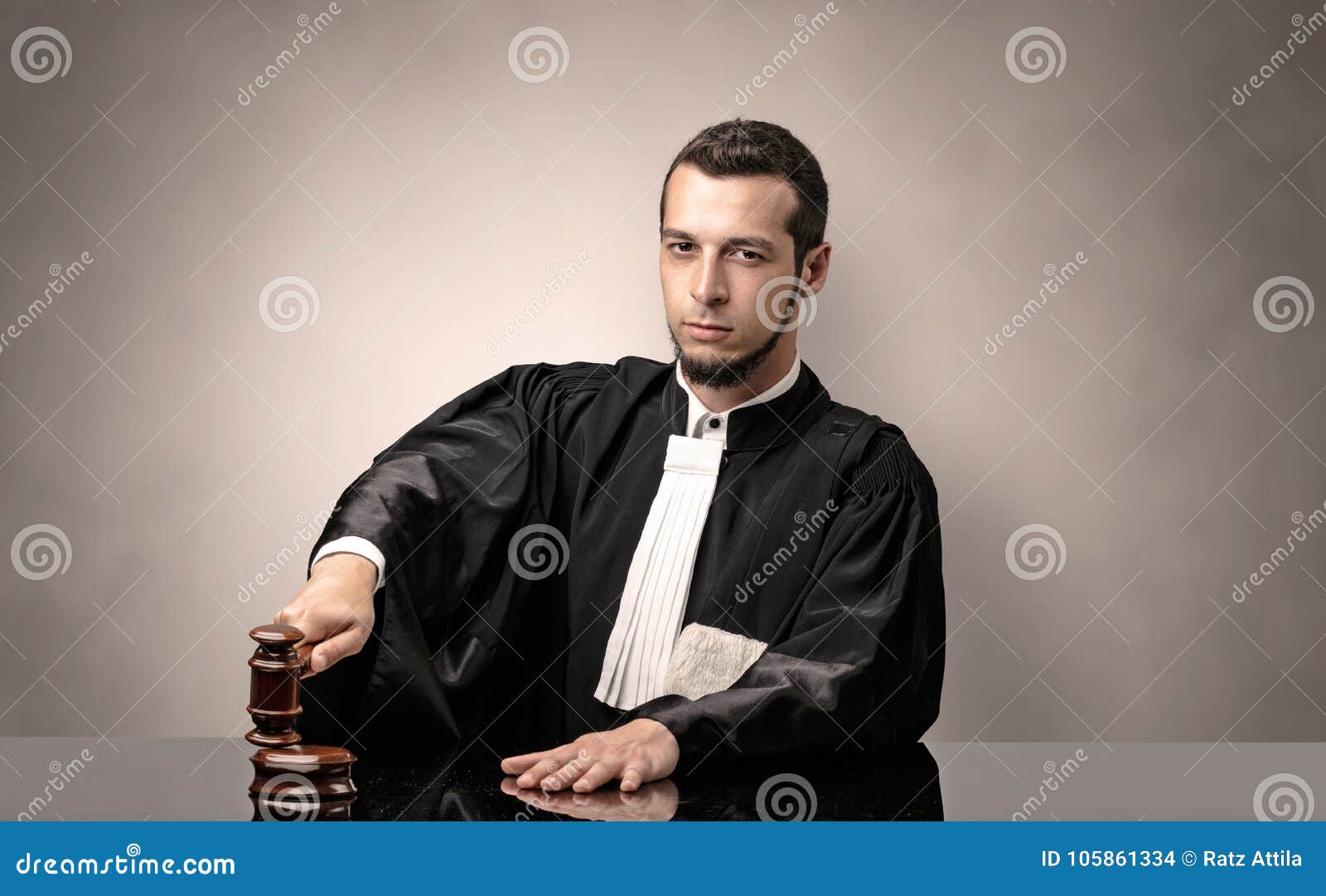 gown judge