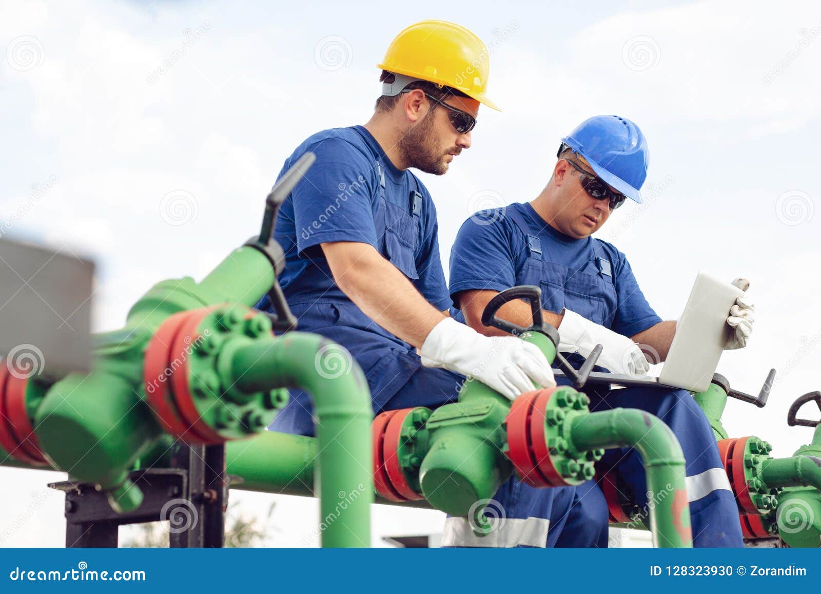 engineer in the oil and natural gas field, pipeline, refinery