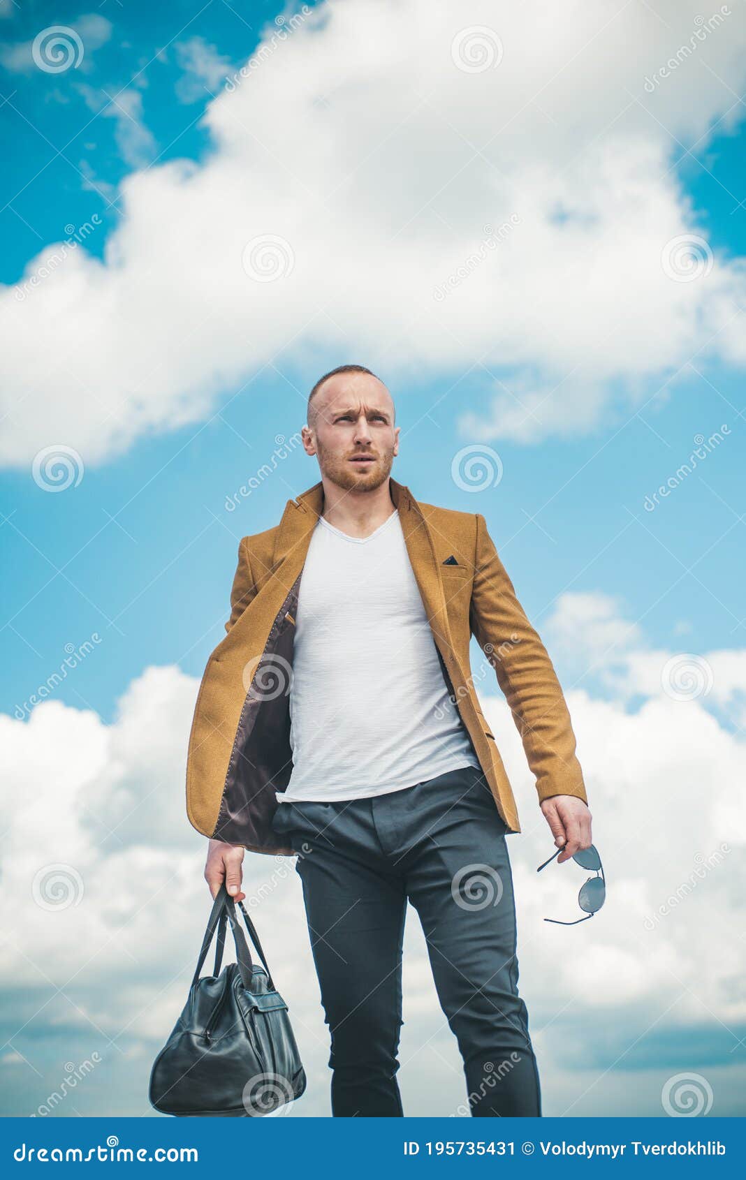 Featured image of post Outdoor Male Model Poses For Fashion Photography