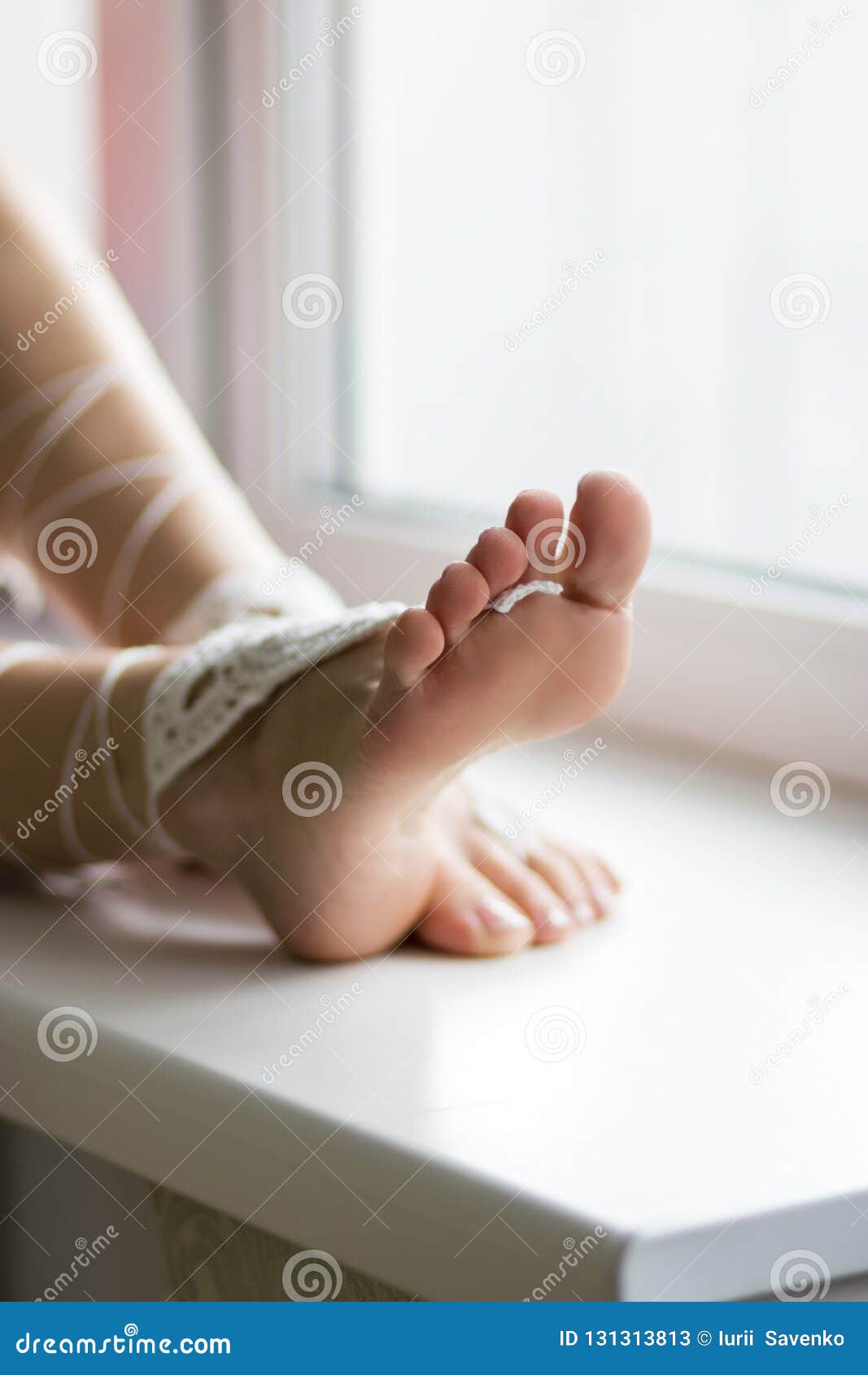 Long toes soles