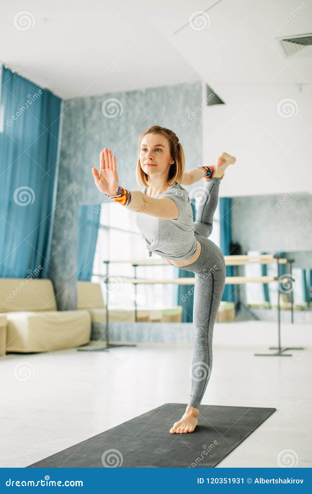 Động tác One Leg Up Pose: Làm thế nào để tăng sự linh hoạt và sức mạnh ...