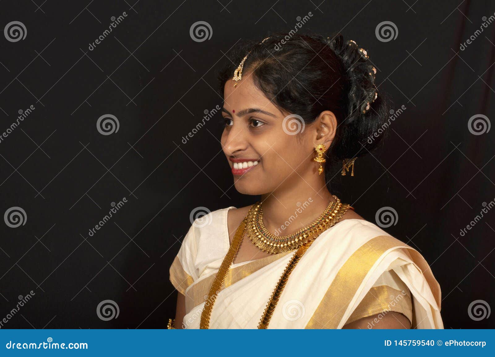 Young Girl in Traditional Kerala Saree and Jewelry Stock Photo - Image of  clothing, ethnic: 145759540